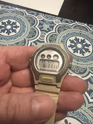 Vintage Casio Ladies Digital Watch LW-202H Resin Strap B6