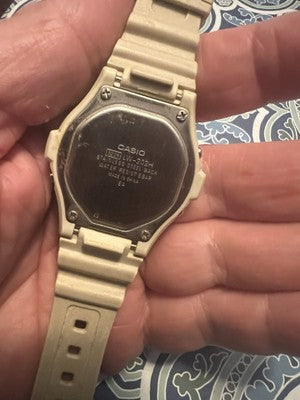 Vintage Casio Ladies Digital Watch LW-202H Resin Strap B6
