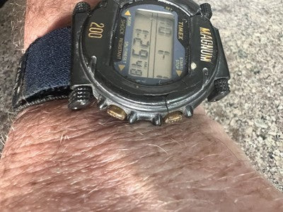 Hard to Find TIMEX Magnum 200 Diver Men’s Watch Functional. Rough Cosmetically