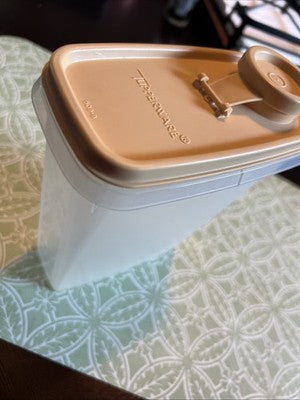 Vintage Tupperware Store N Pour # 499-8 with Cream Lid #509-12