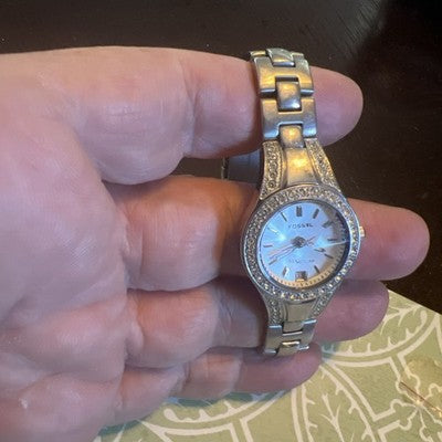 Fossil Blue AM-4026 Rhinestone Faceted Crystal Mother Of Pearl Face 10 ATM Watch