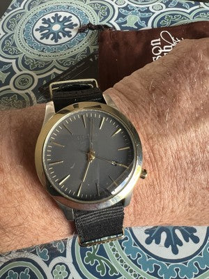 Electric Mens FW03 2 Tone Watch Nylon Strap Date 200 meters Runs Great-read Dead