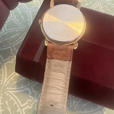 Guess 1989 Women White Dial Brown Leather Strap 34mm Quartz Ana Watch 7 1/2"