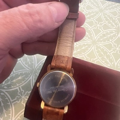 Guess 1989 Women White Dial Brown Leather Strap 34mm Quartz Ana Watch 7 1/2"