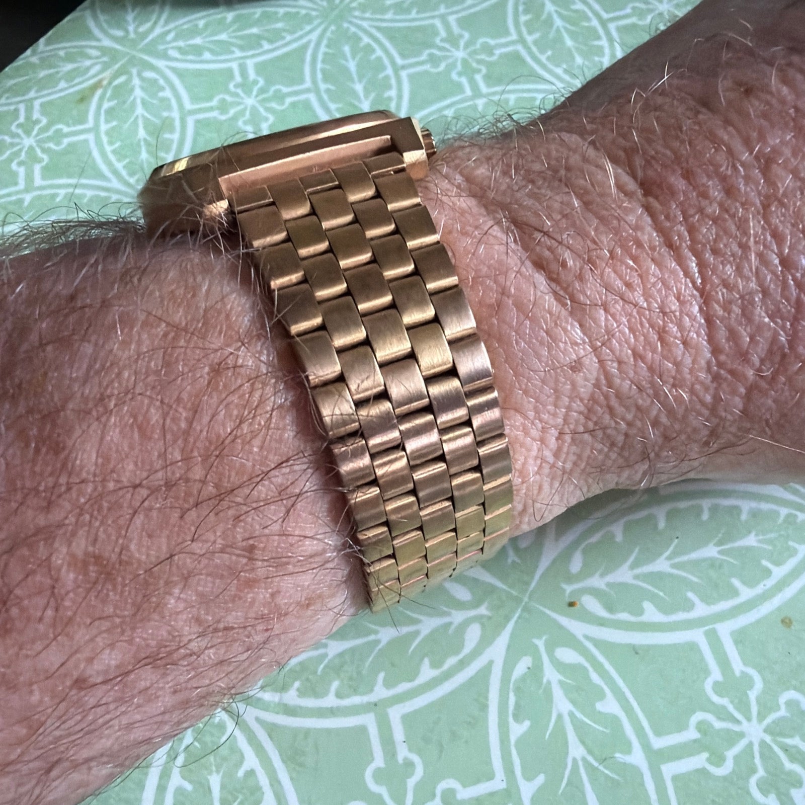 Nixon Timeteller gold tone champagne dial