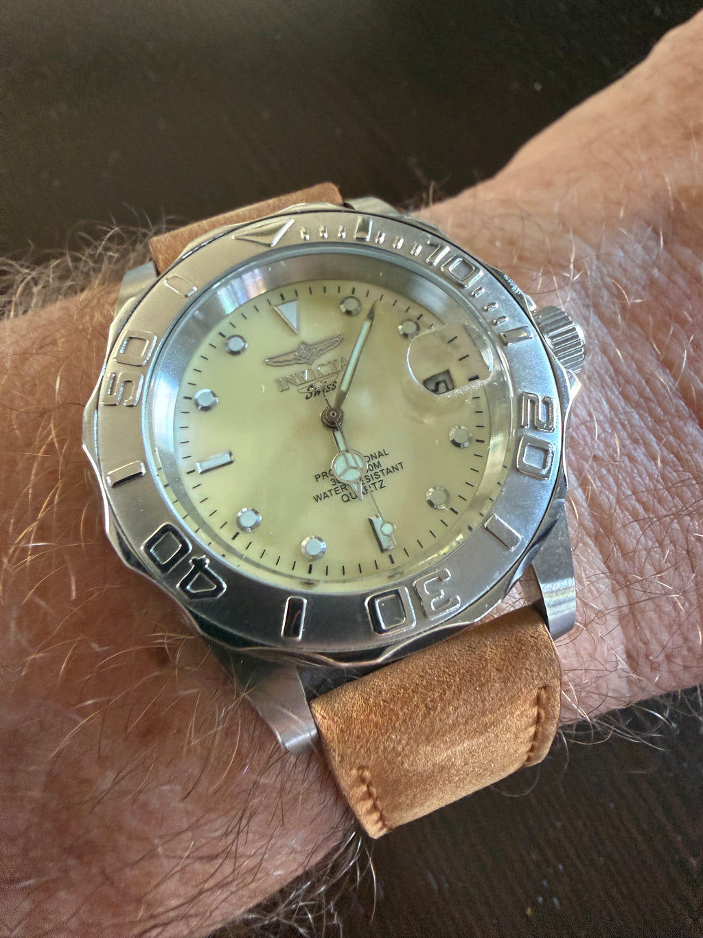 Invicta Swiss Professional Diver 2553 Mother of Pearl Dial Quartz Men’s Watch