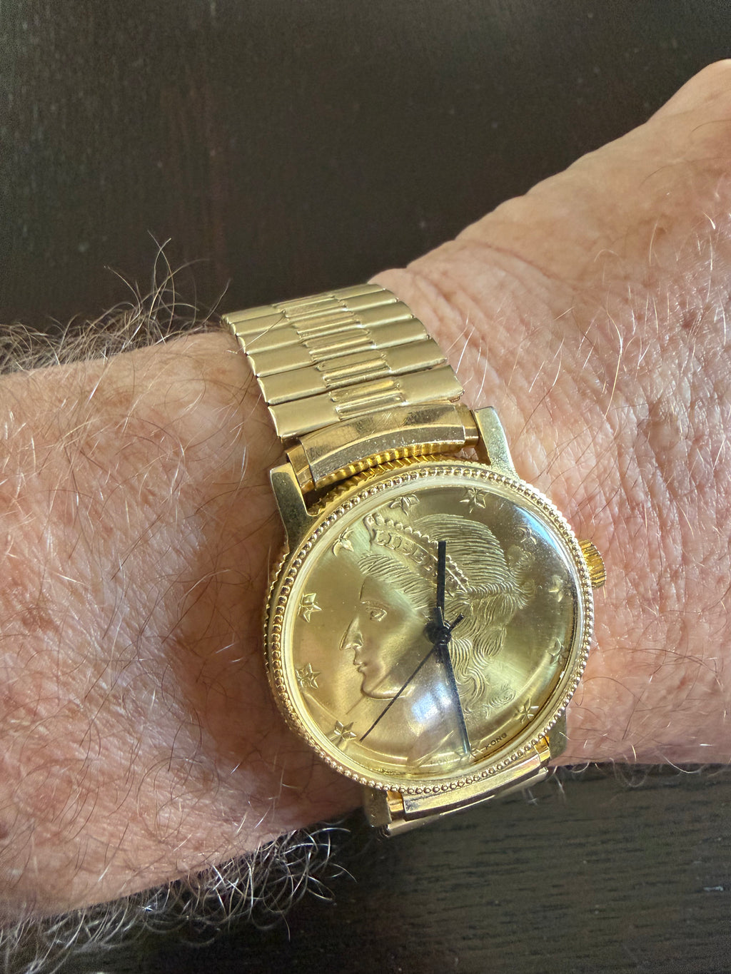 Vintage Men's Gold Tone Liberty Coin Dial Watch Stretch Band mechanical winding