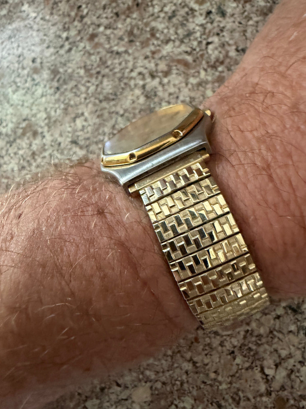 Vintage Le Gran Swiss Quartz Men’s Octagonal Dress Watch Champagne Dial Date Speidel Band