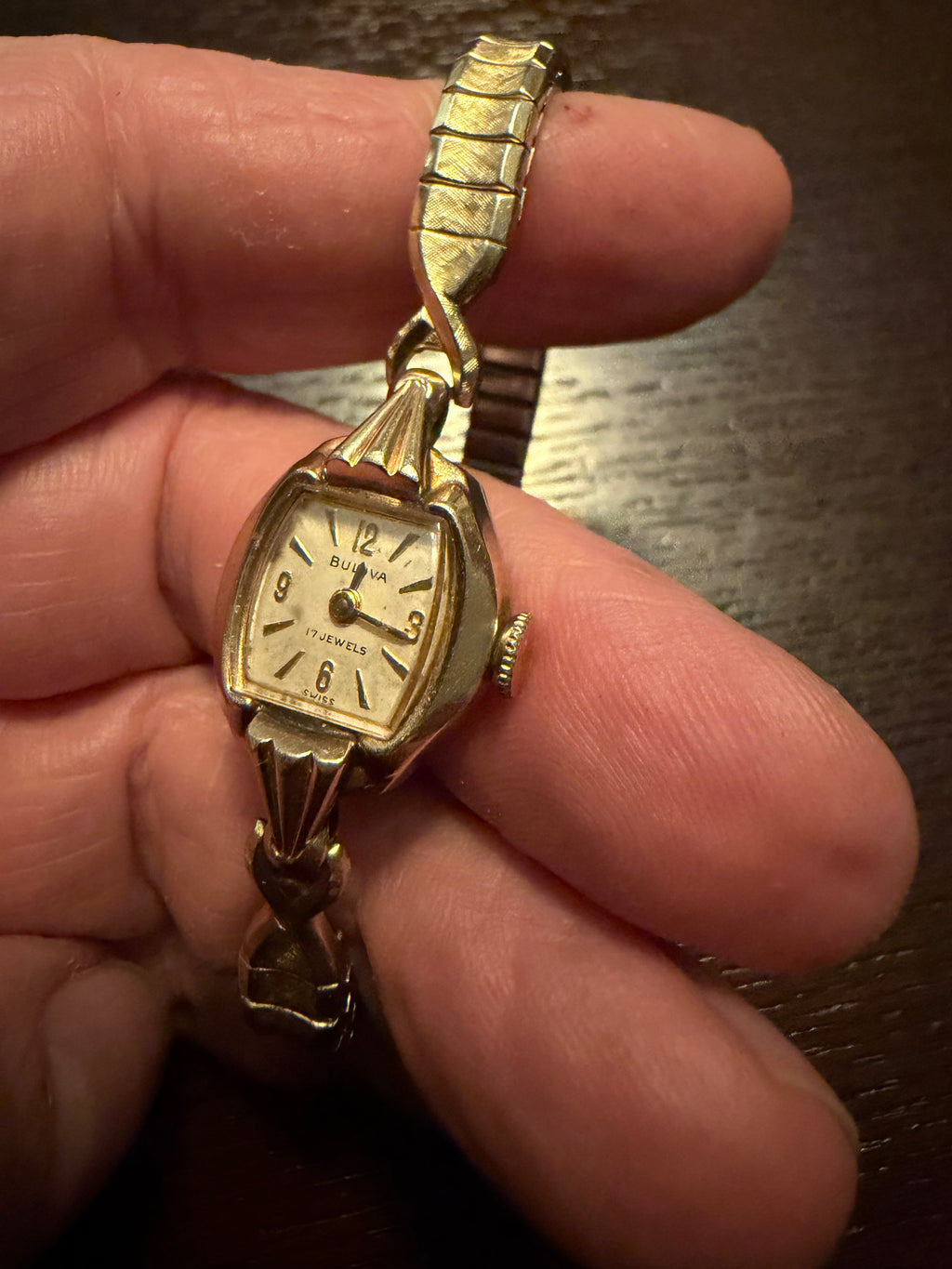 Vintage 1962 Bulova M2 Dainty Ladies 17J Swiss Manual Wind Gold Tone Watch