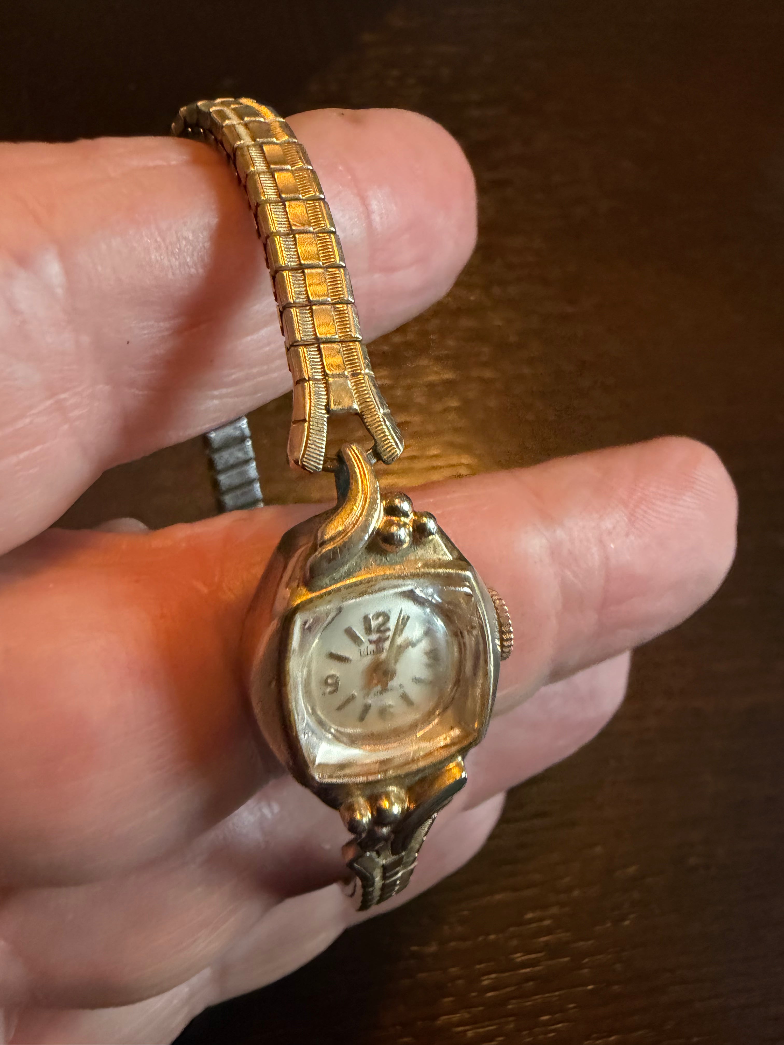 Vintage Waltham 17 Jewels Ladies Mechanical Wind Watch Gold Tone Expansion Bracelet