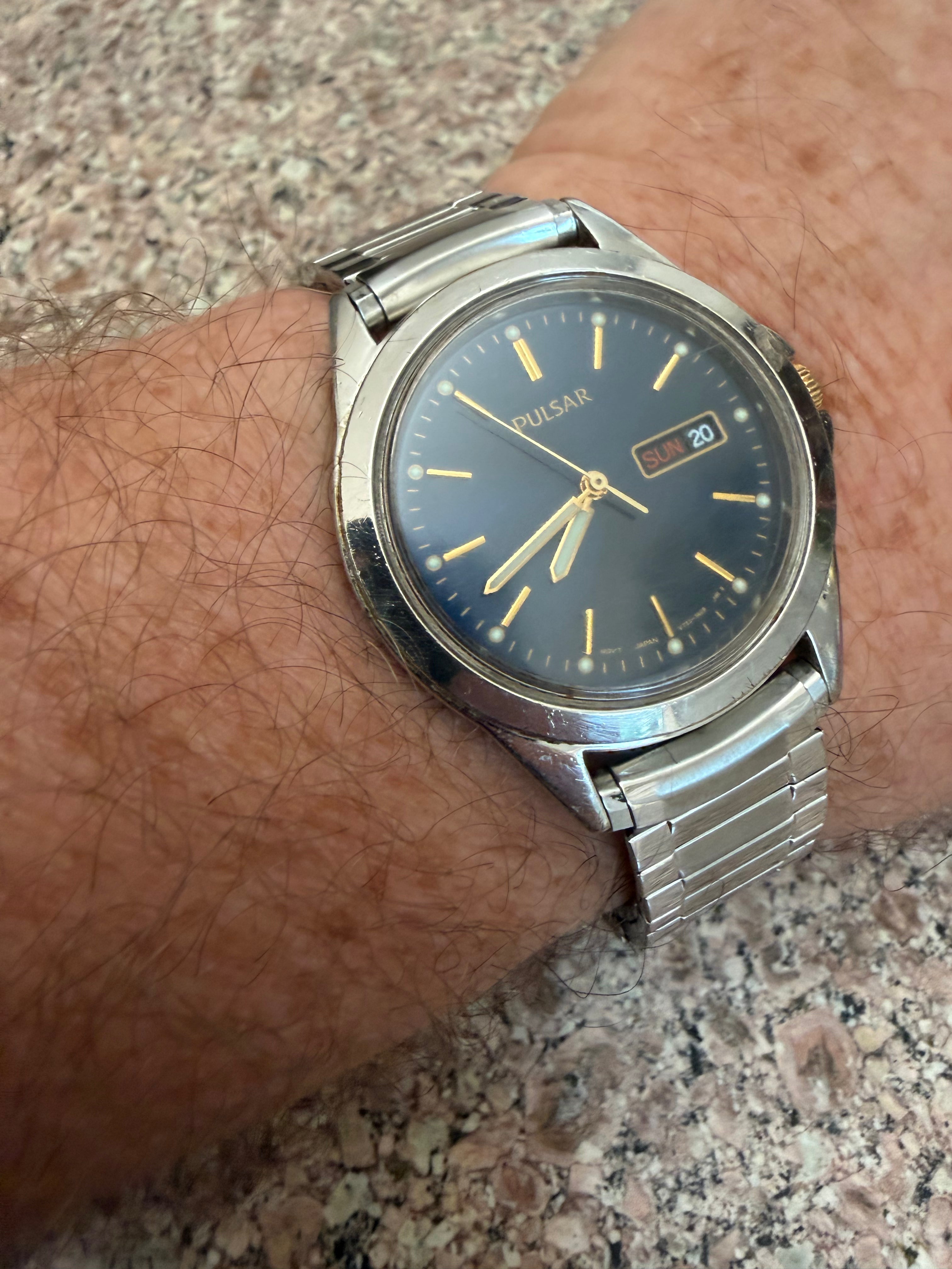Vintage Pulsar V733-7A40 Quartz Day Date Blue Dial Stretch Band Men’s Watch