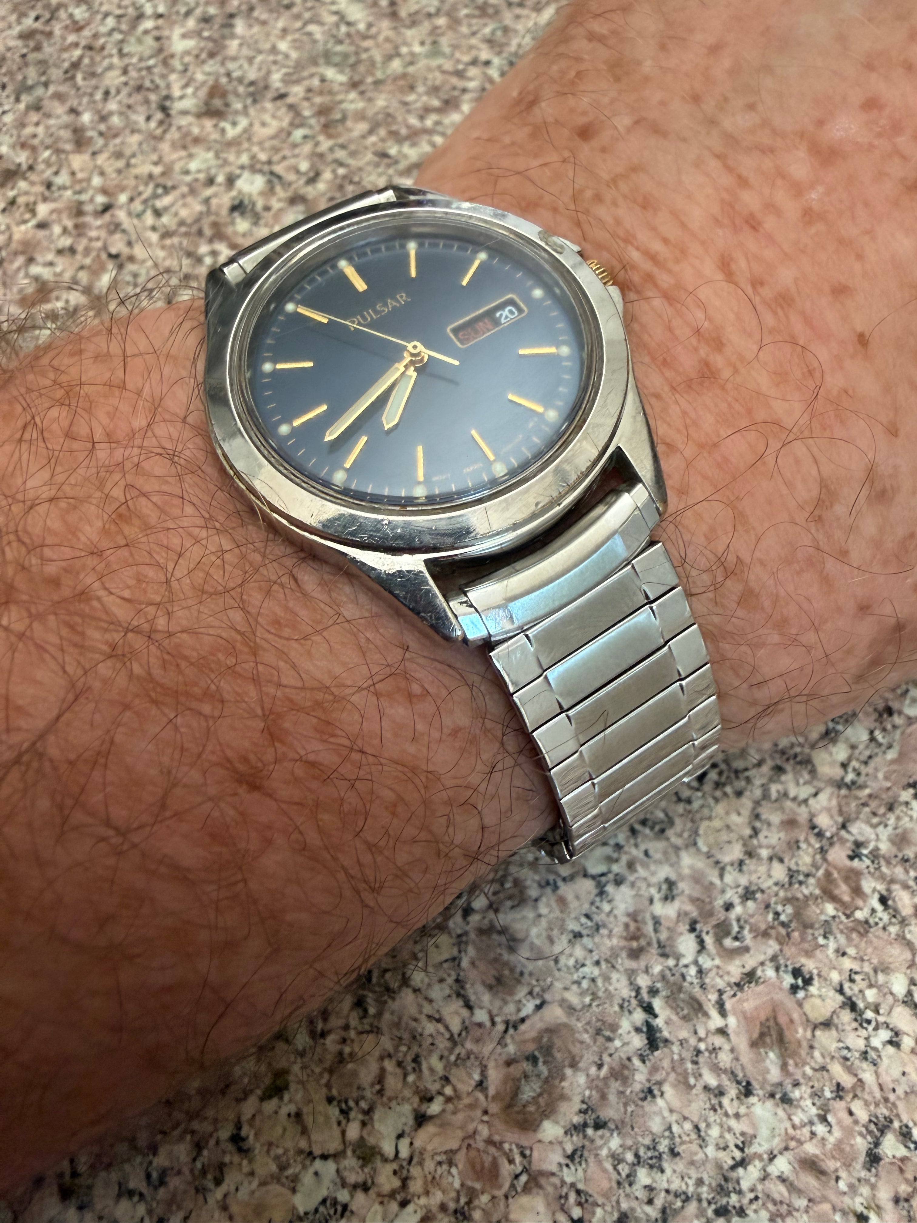Vintage Pulsar V733-7A40 Quartz Day Date Blue Dial Stretch Band Men’s Watch