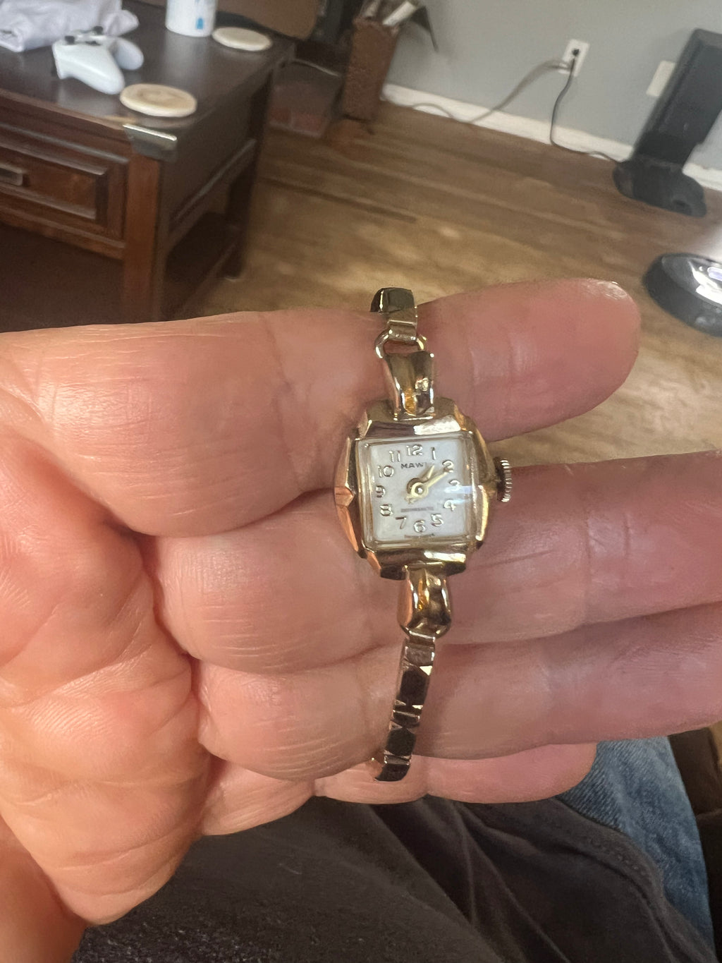 Mawi vintage Swiss made dainty winding watch runs perfectly