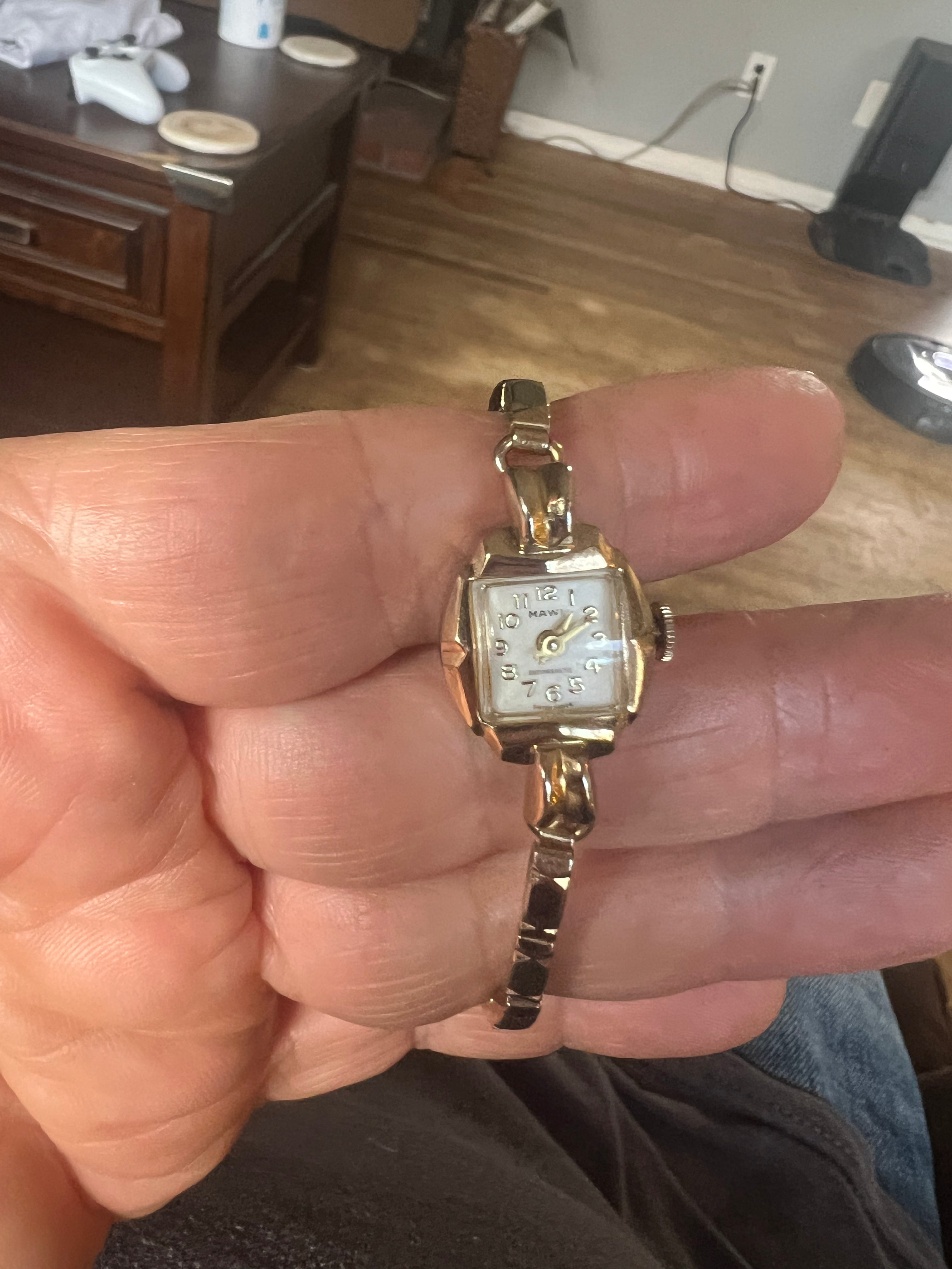 Mawi vintage Swiss made dainty winding watch runs perfectly