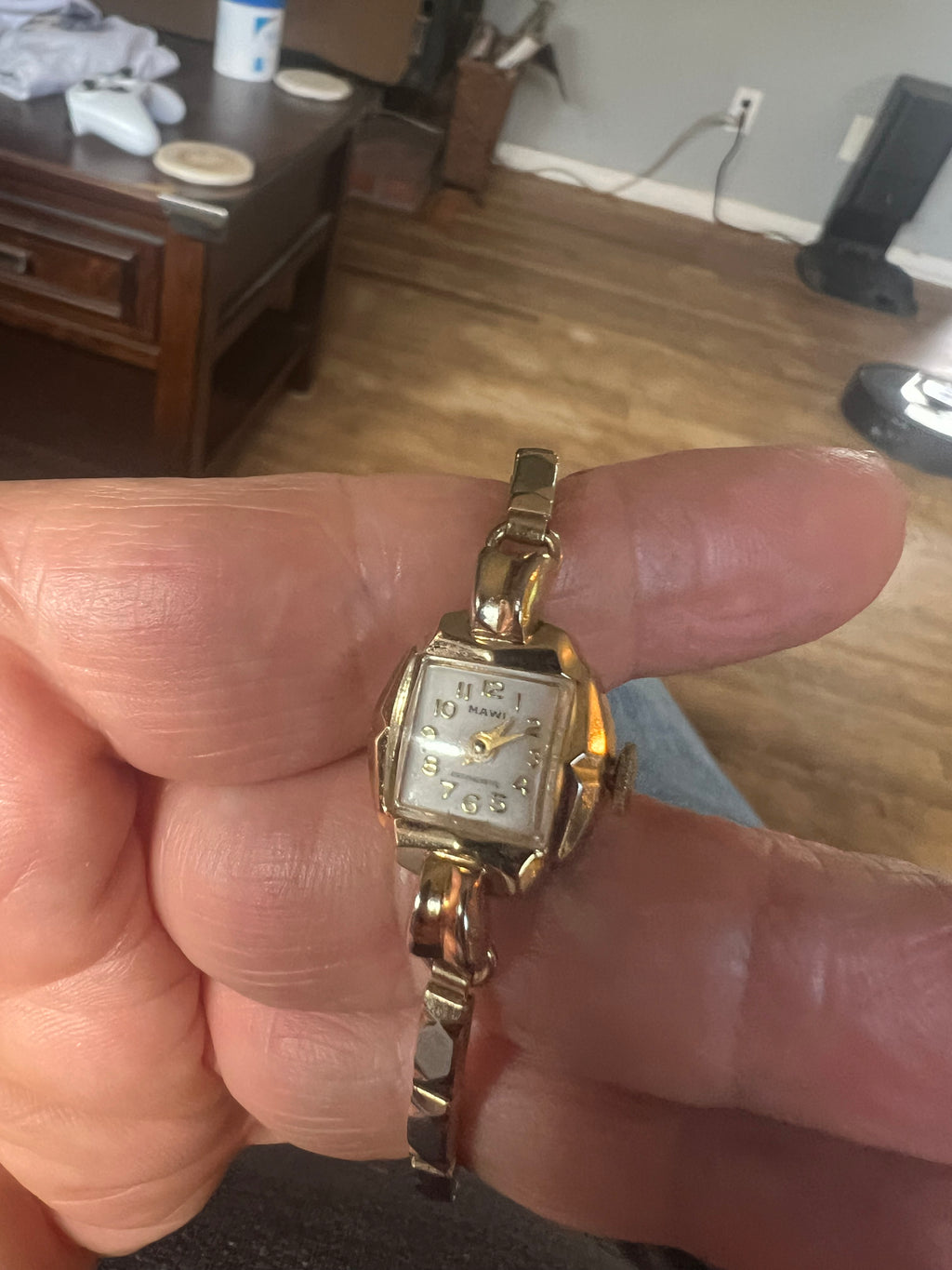Mawi vintage Swiss made dainty winding watch runs perfectly