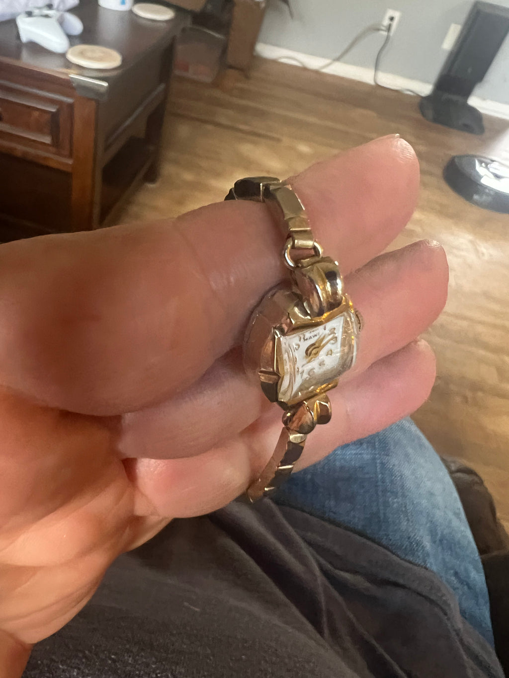 Mawi vintage Swiss made dainty winding watch runs perfectly