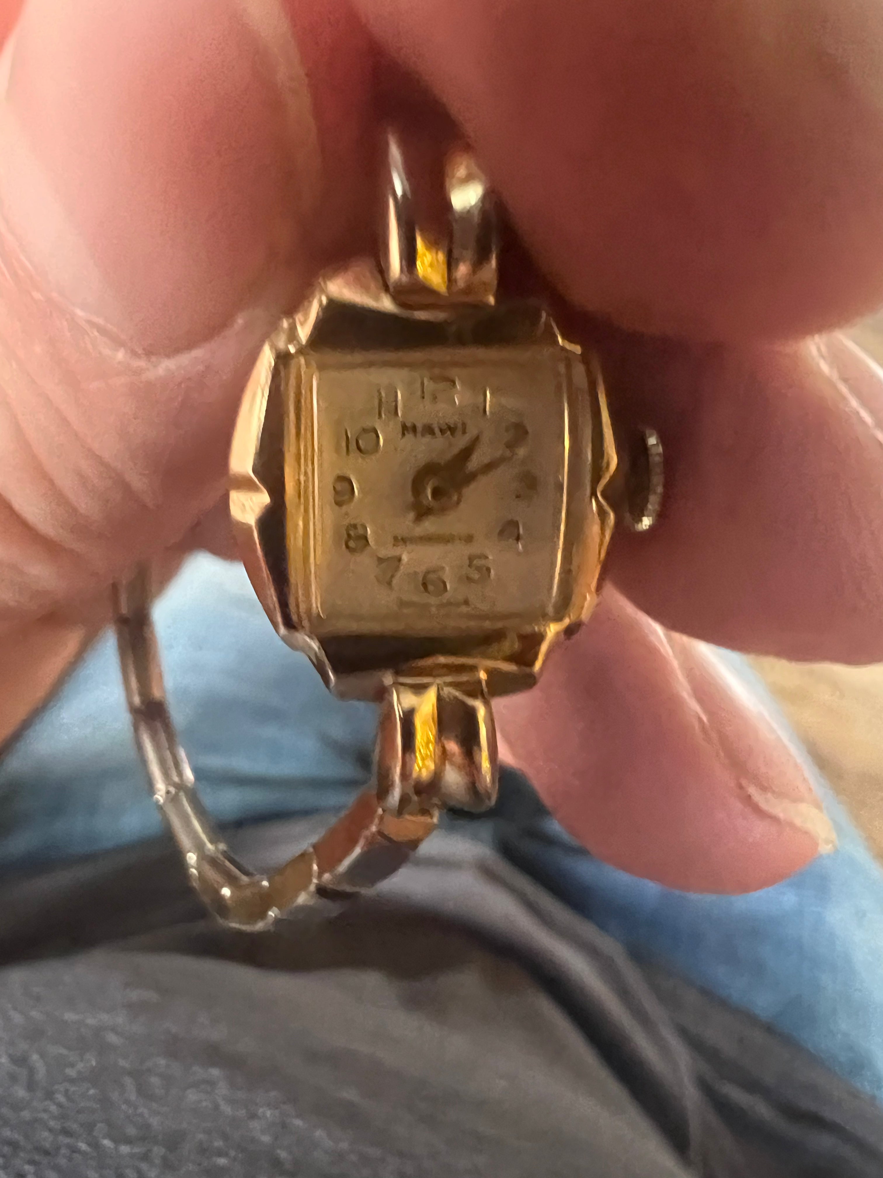 Mawi vintage Swiss made dainty winding watch runs perfectly