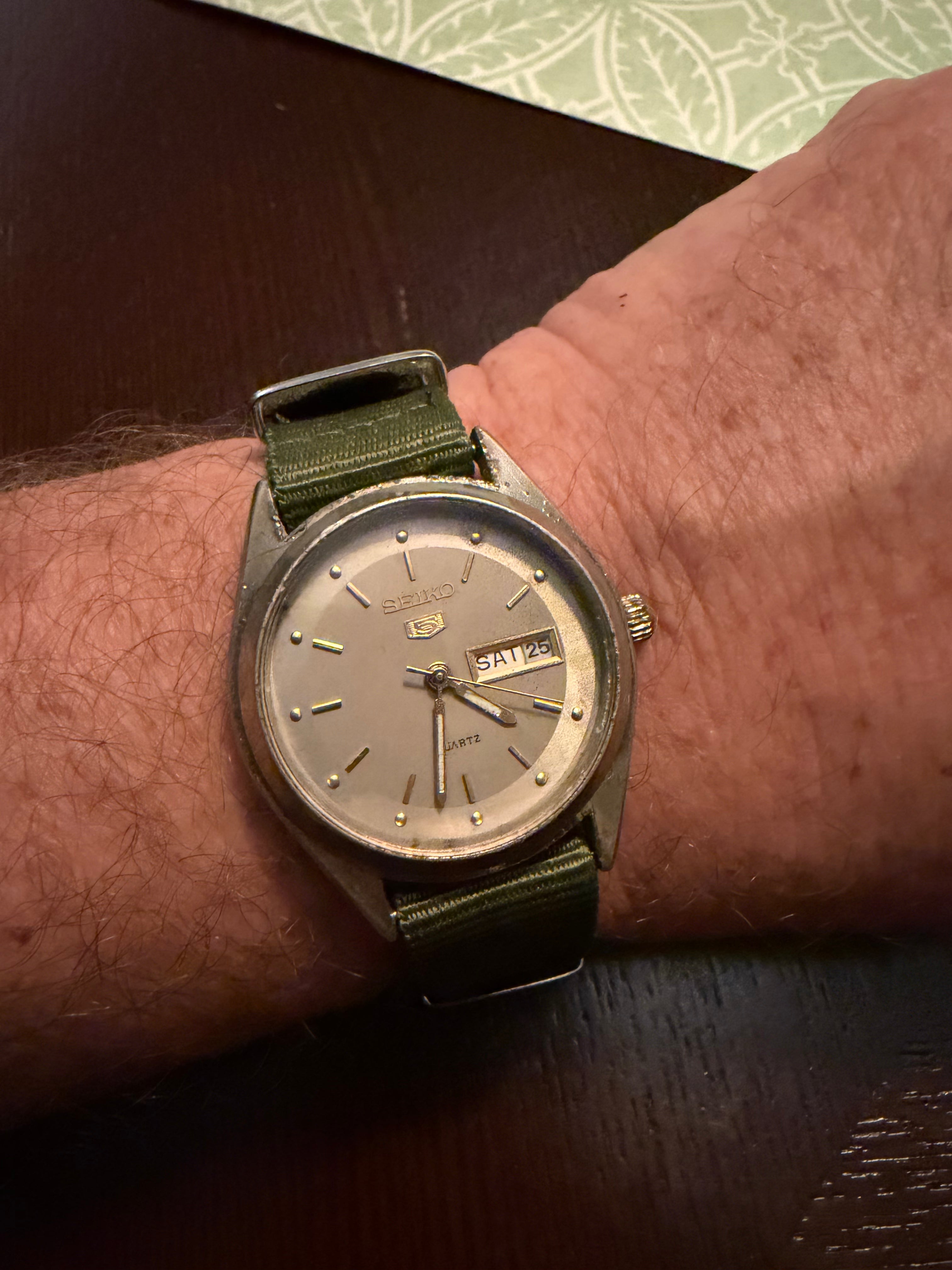 Men’s vintage Seiko 5 green nato strap comes with original bracelet