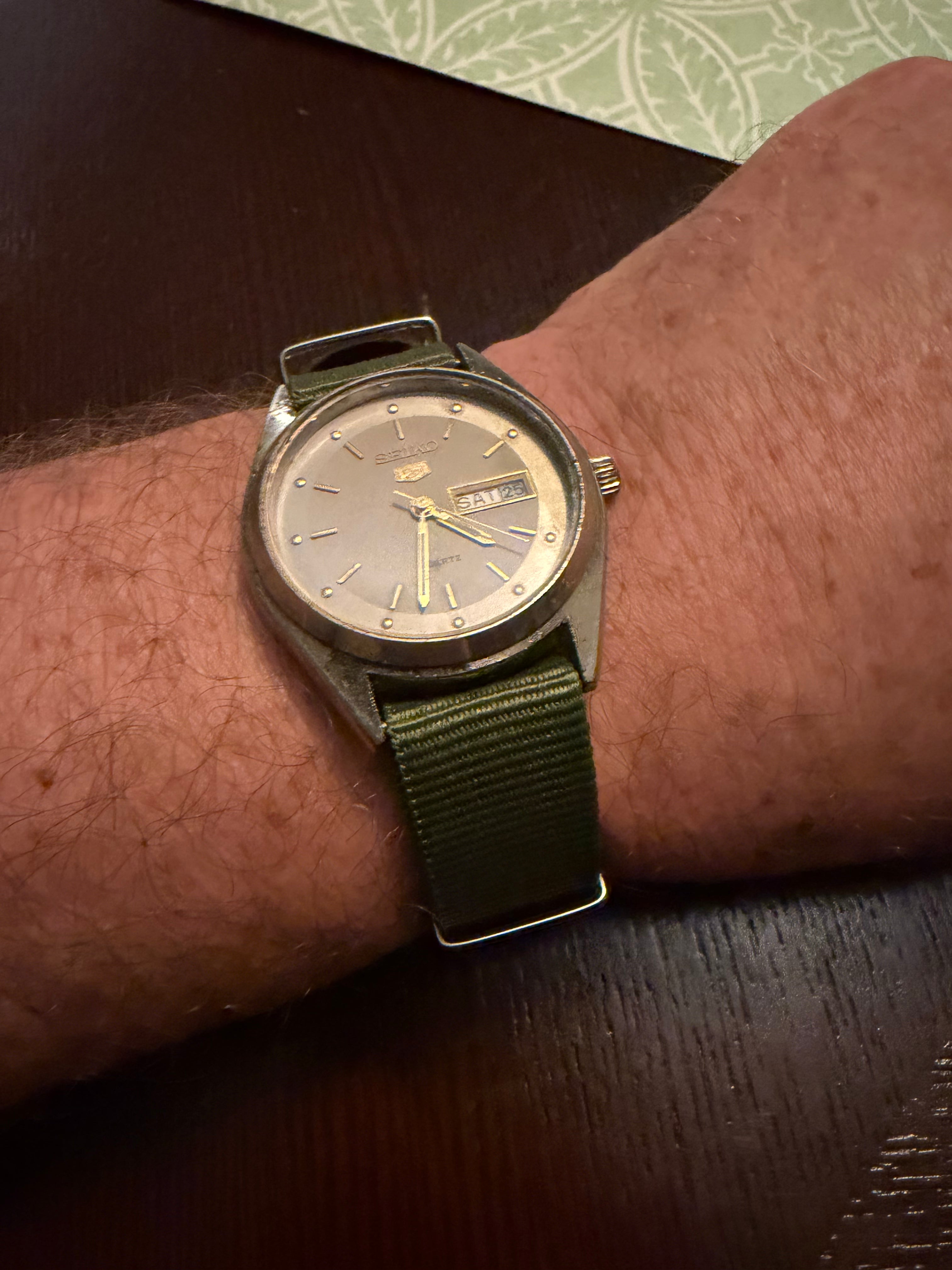 Men’s vintage Seiko 5 green nato strap comes with original bracelet