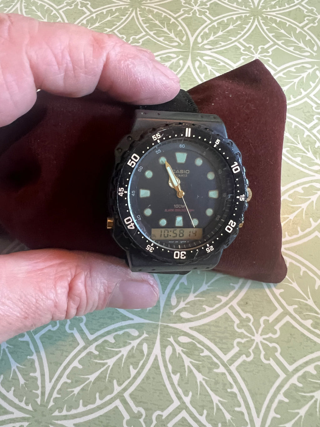 Casio AQ-100W Black 100m Water Resistant Shock-Resistant Quartz Wristwatch