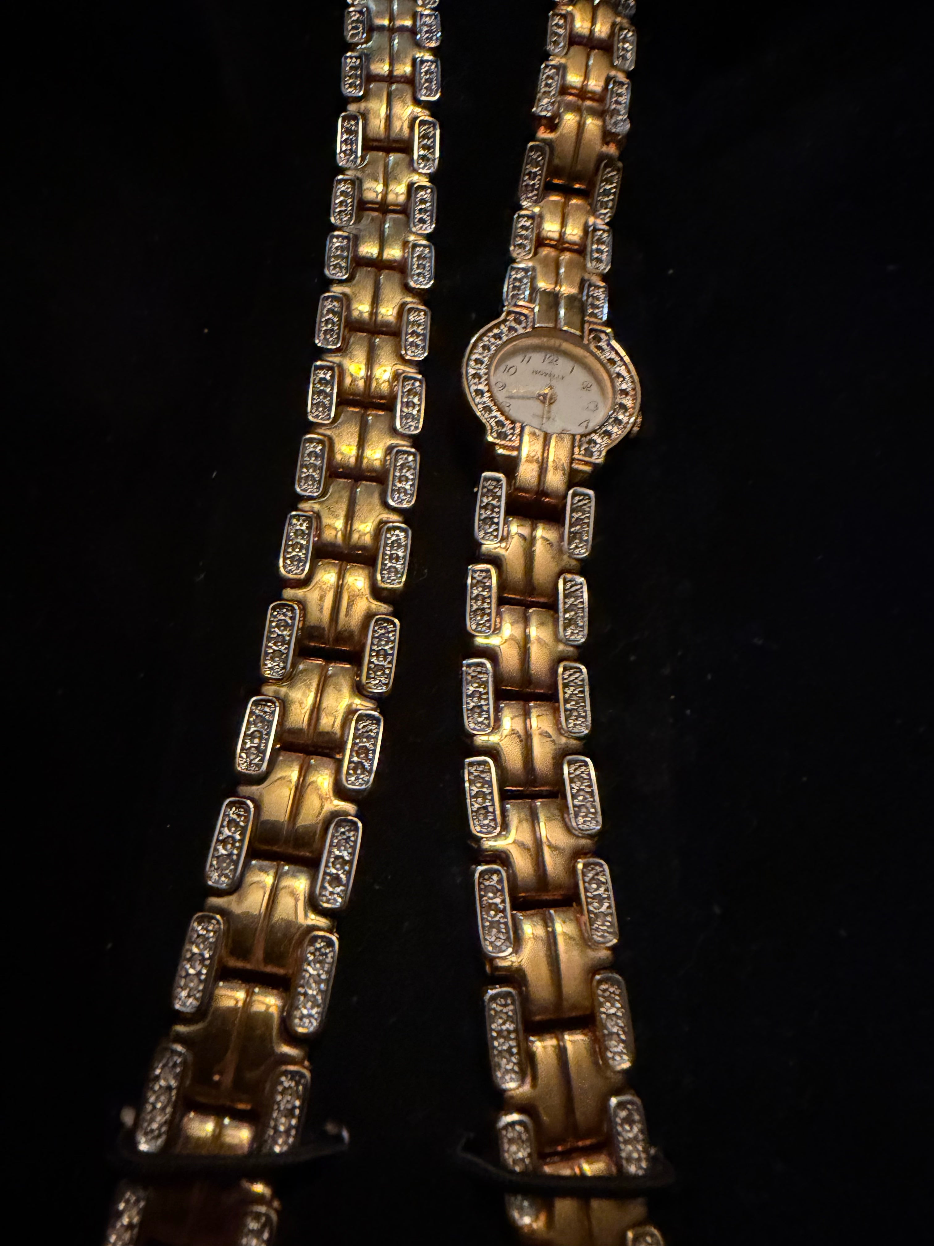 Vintage Nouvelle Ladies Gold Tone Quartz Watch – Crystal Accent Bracelet – New Battery