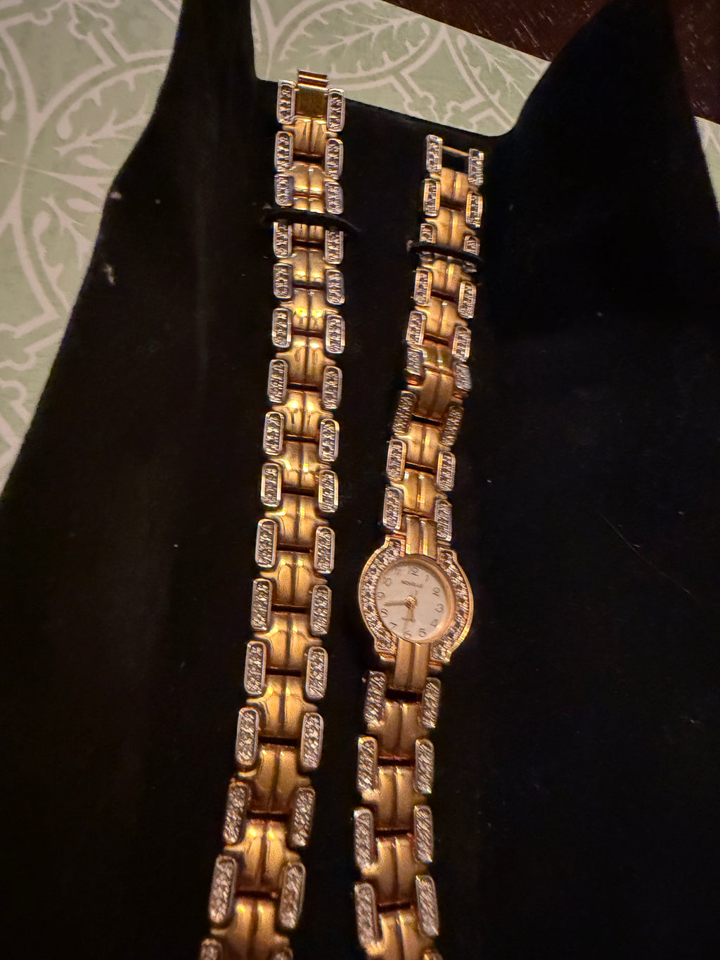 Vintage Nouvelle Ladies Gold Tone Quartz Watch – Crystal Accent Bracelet – New Battery