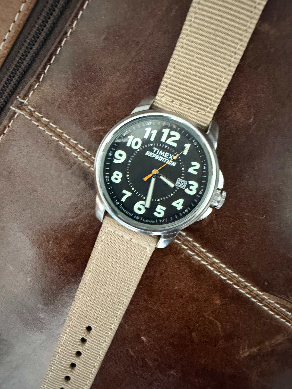 Timex Expedition 905 Quartz Field Watch Indiglo Date WR50M Tan Strap Runs