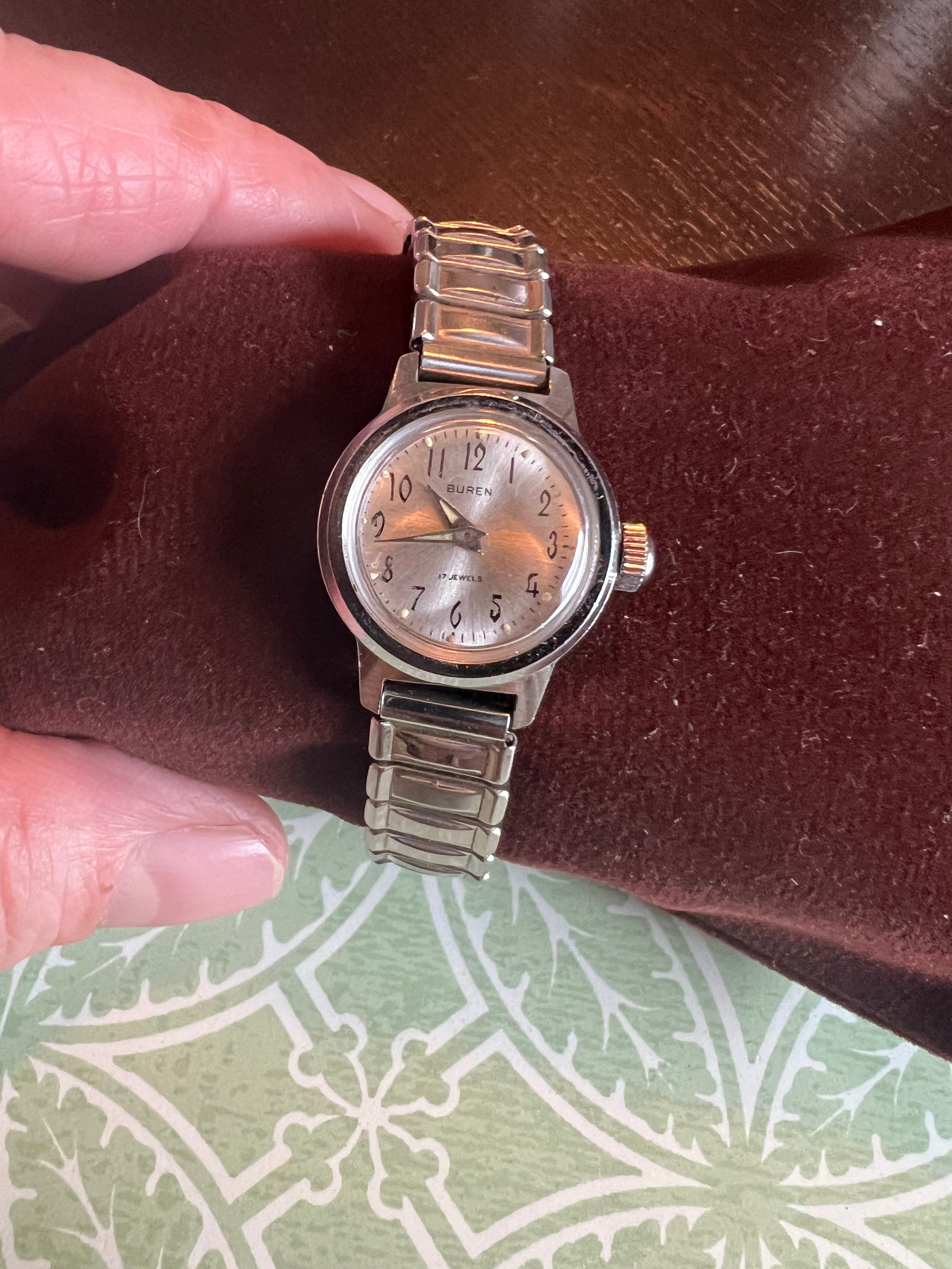 Ladies dainty 1962 Buren Swiss made mechanical watch