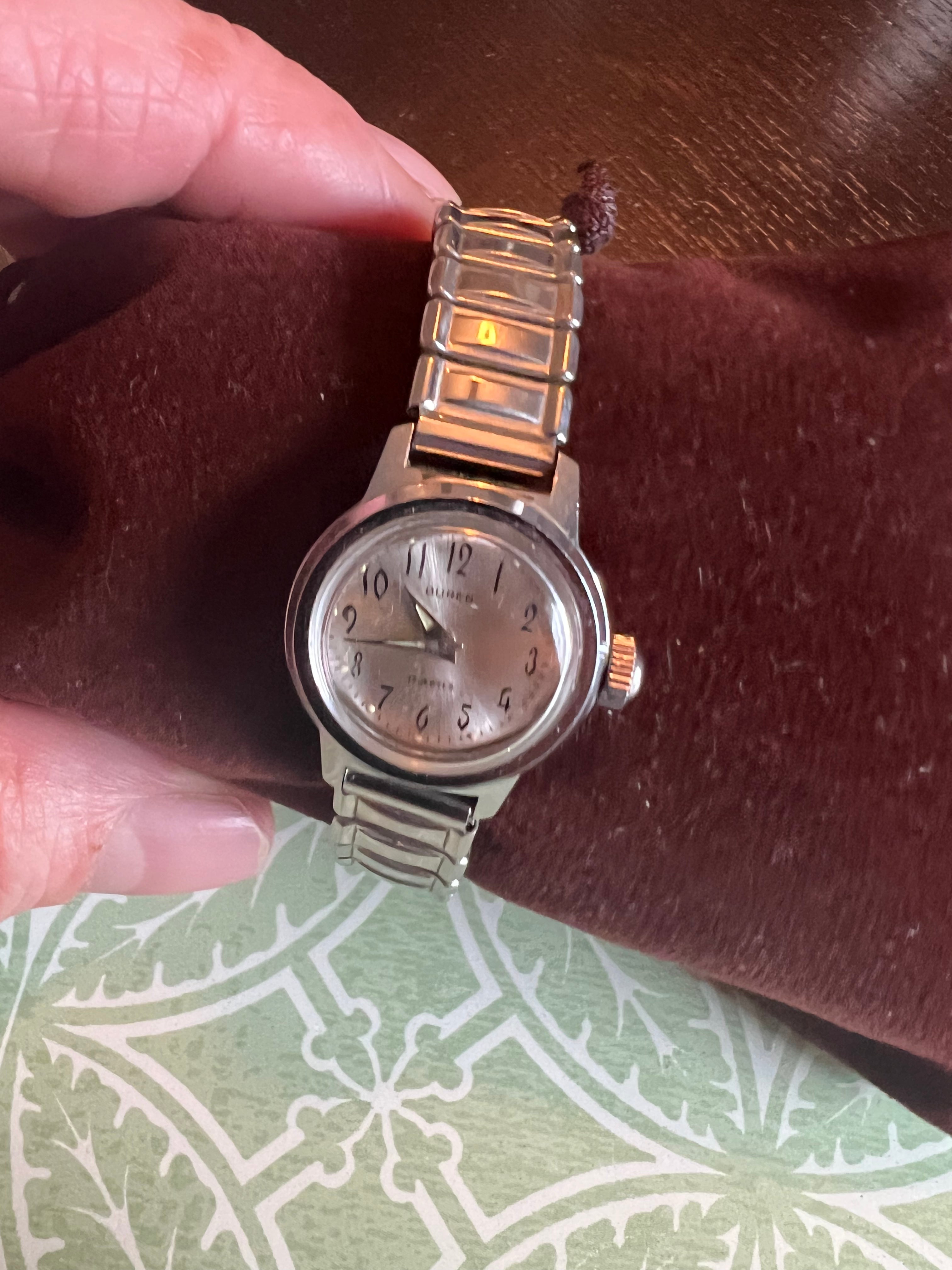 Ladies dainty 1962 Buren Swiss made mechanical watch