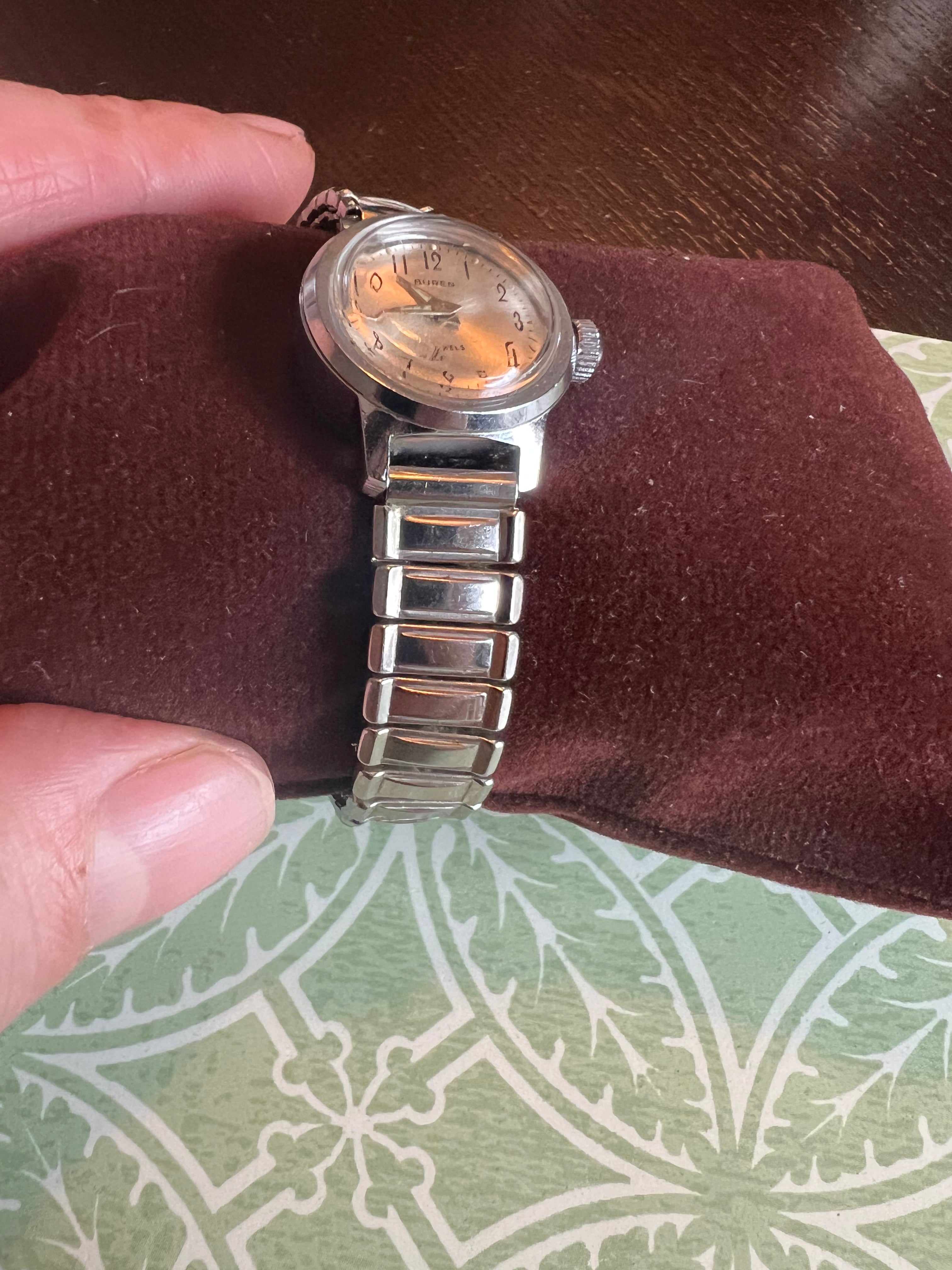 Ladies dainty 1962 Buren Swiss made mechanical watch