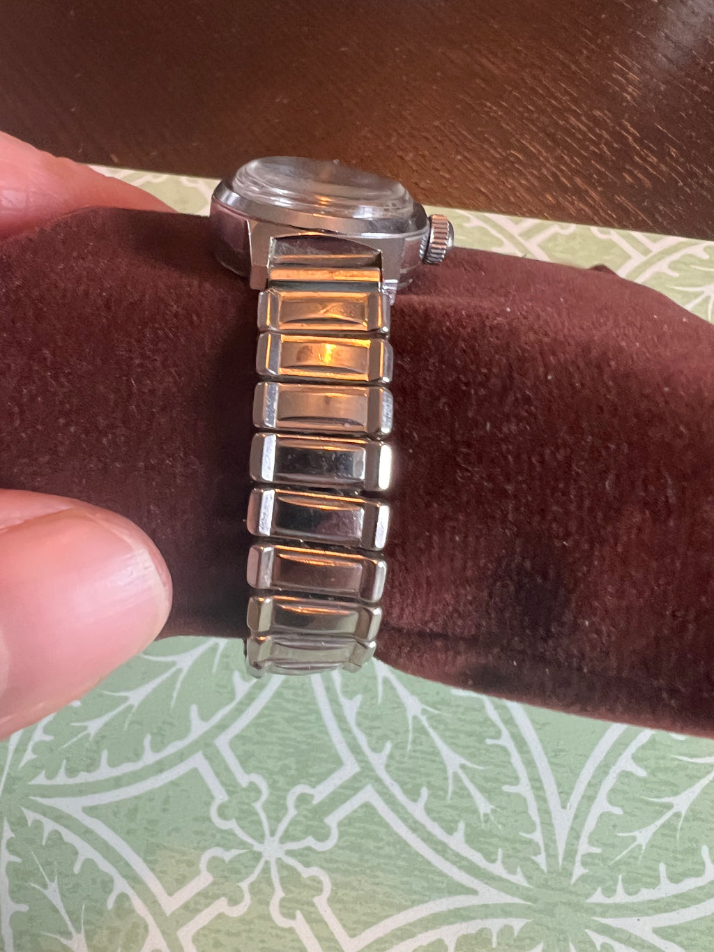 Ladies dainty 1962 Buren Swiss made mechanical watch