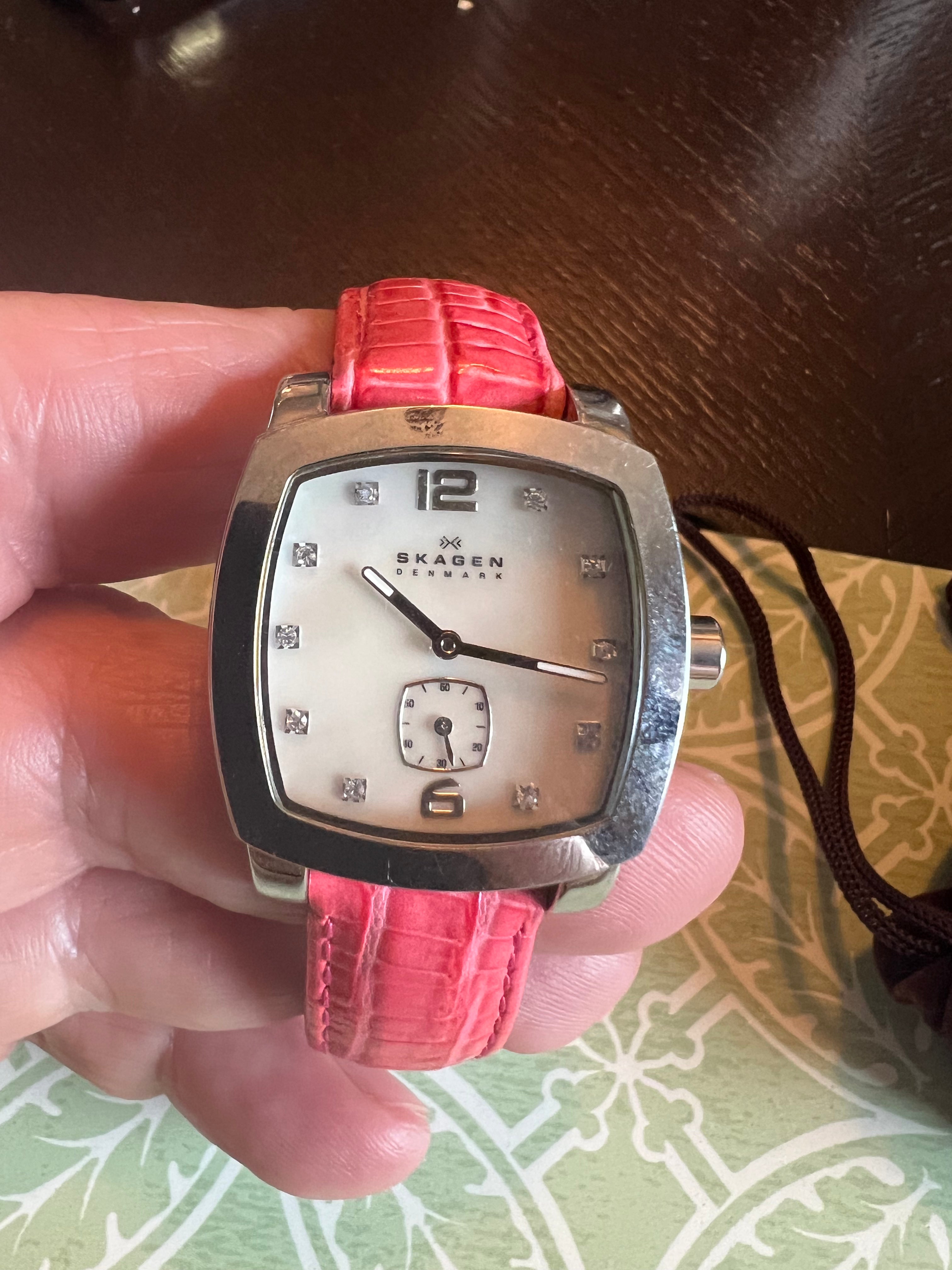 Skagen made in Denmark Ladies watch MOP dial new battery