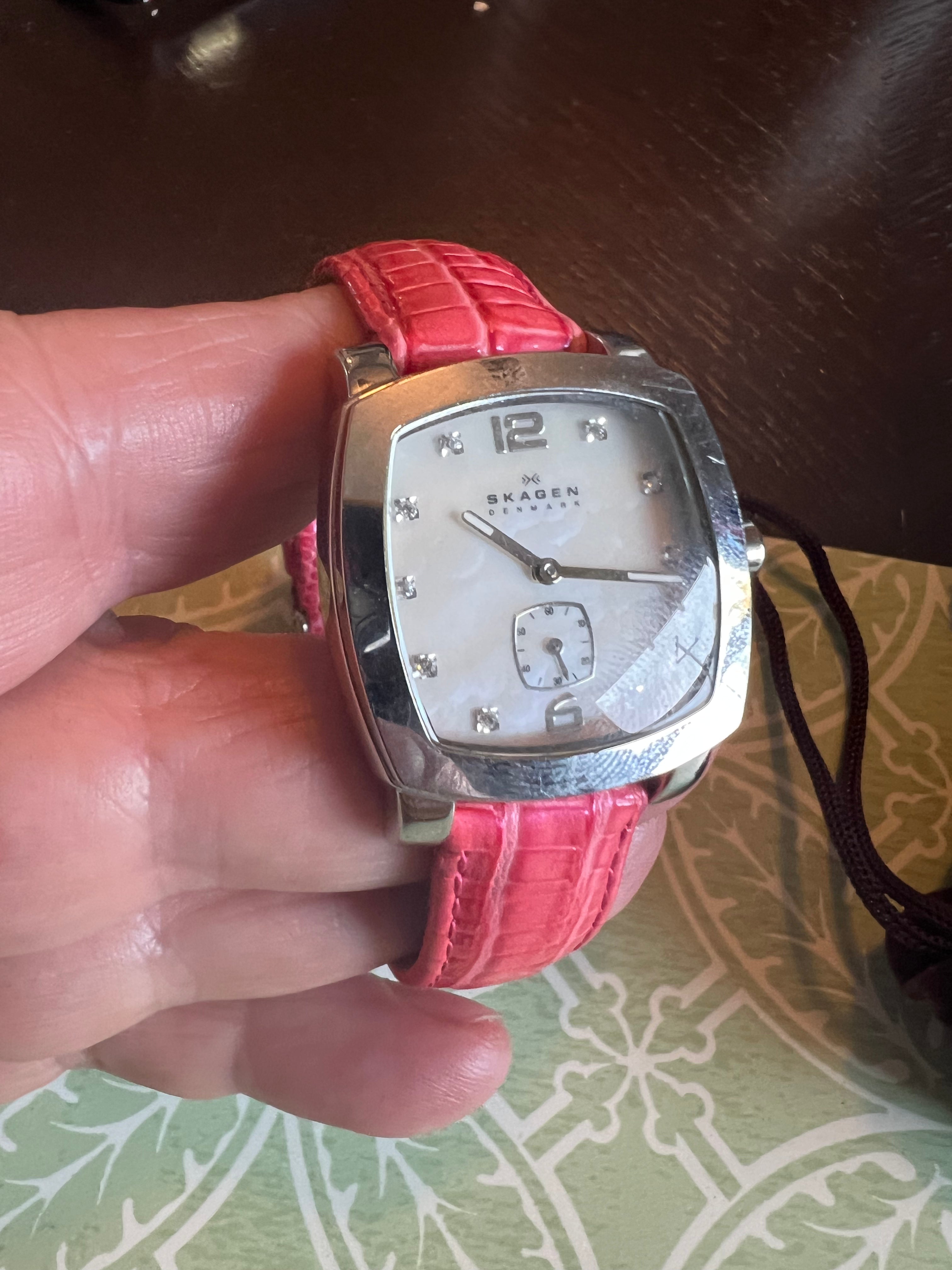 Skagen made in Denmark Ladies watch MOP dial new battery