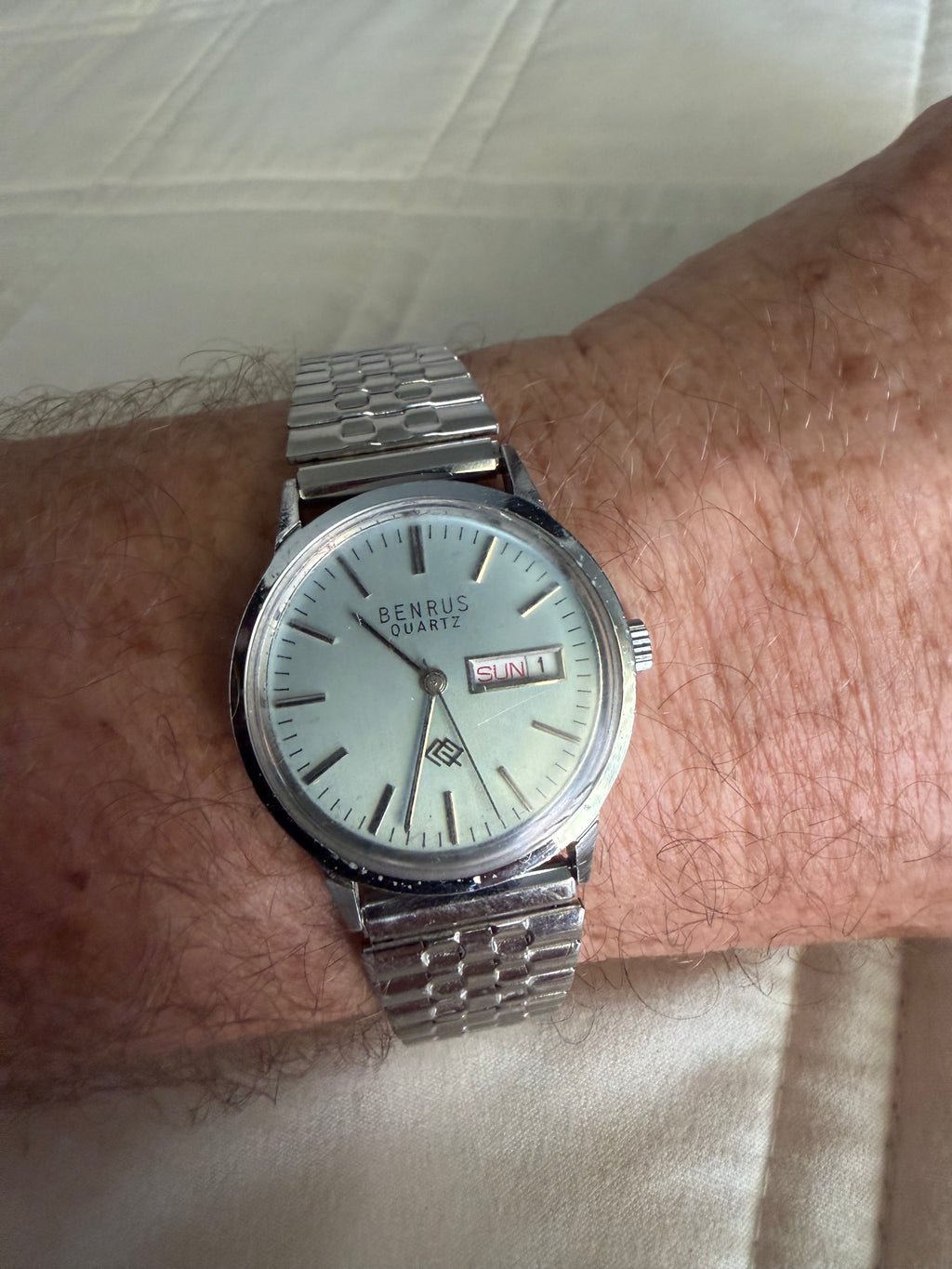 Vintage 1977 Benrus men’s watch runs perfectly