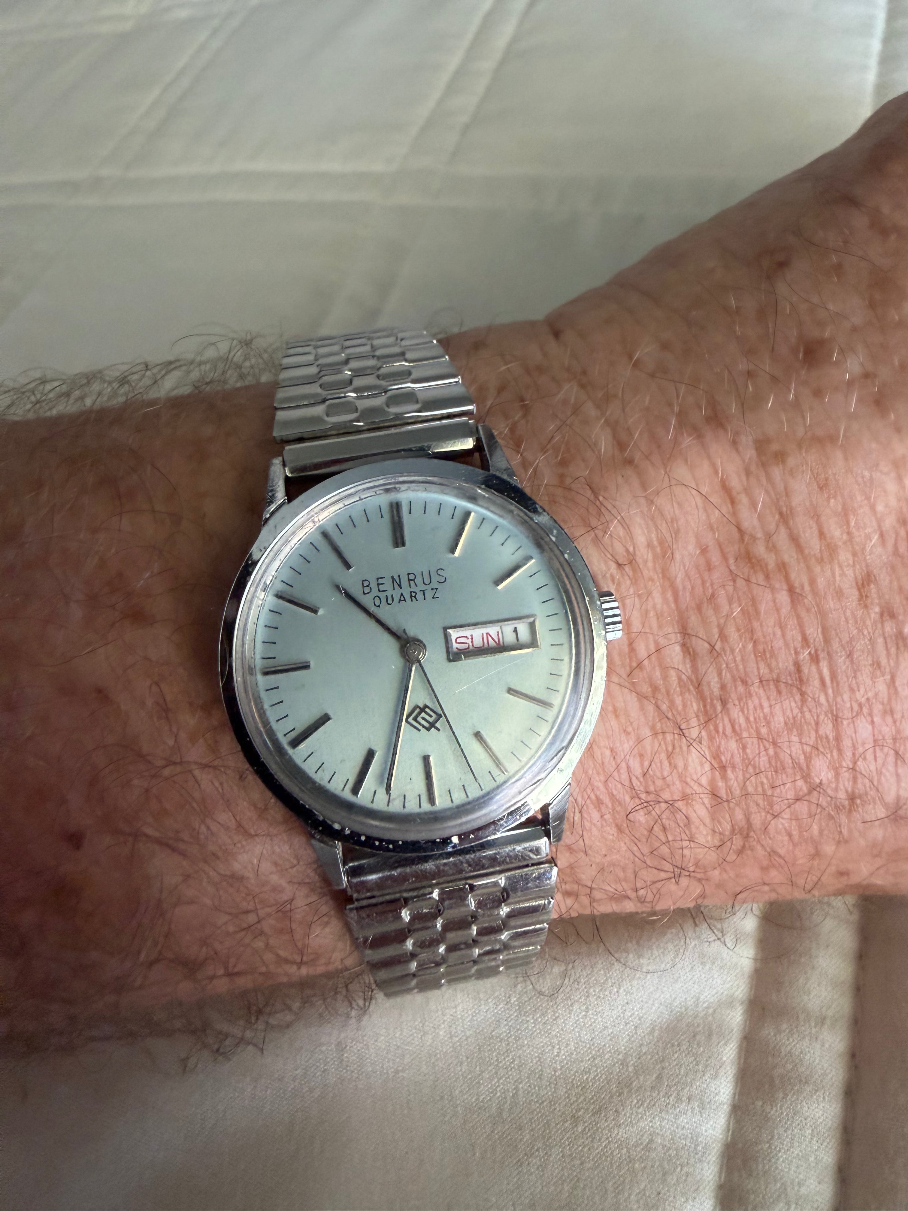 Vintage 1977 Benrus men’s watch runs perfectly