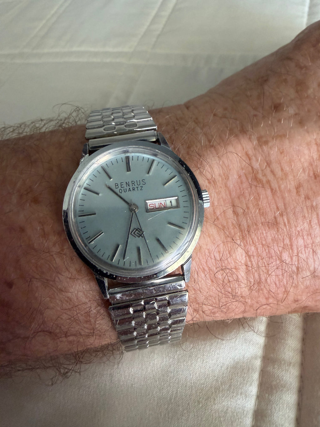 Vintage 1977 Benrus men’s watch runs perfectly