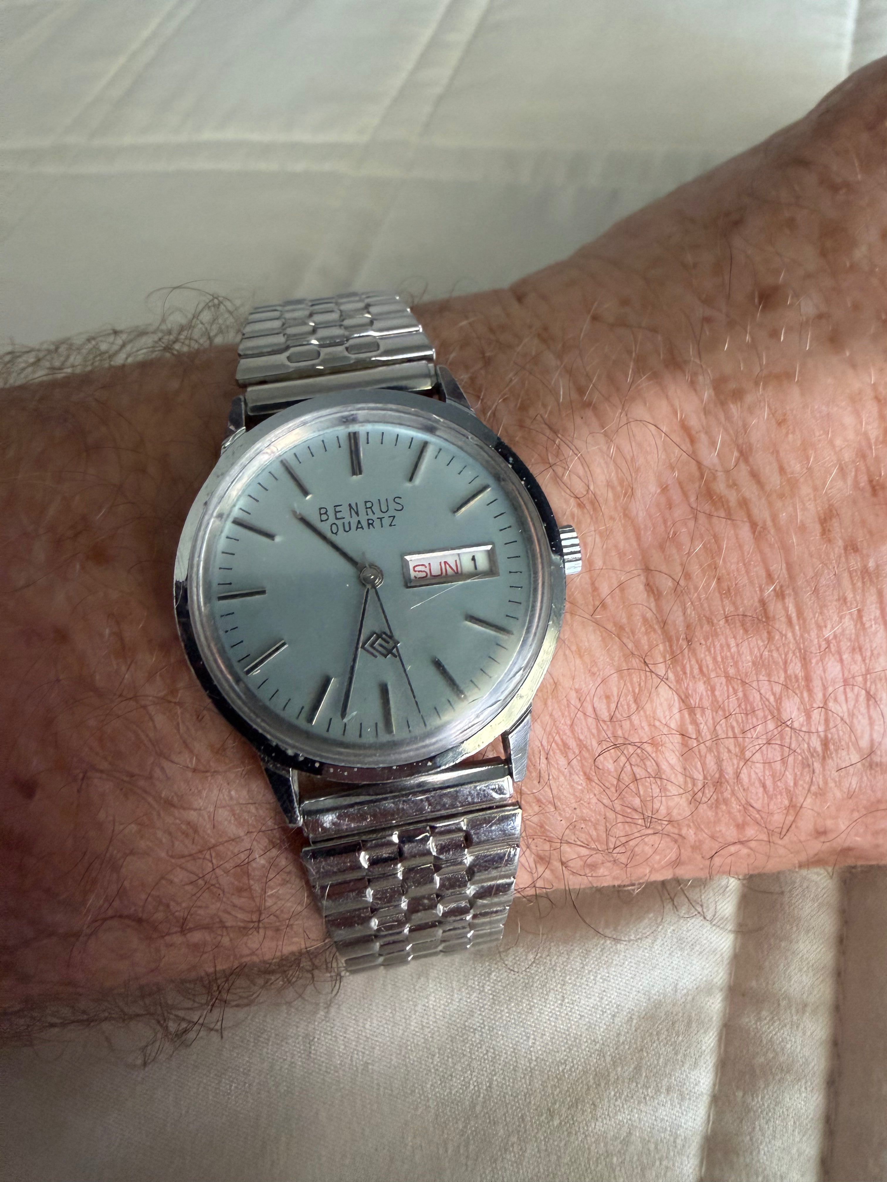 Vintage 1977 Benrus men’s watch runs perfectly