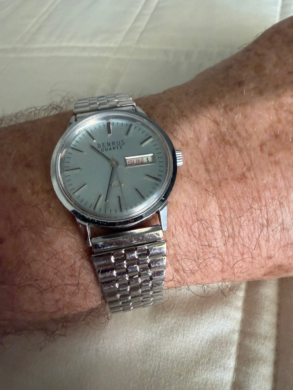 Vintage 1977 Benrus men’s watch runs perfectly