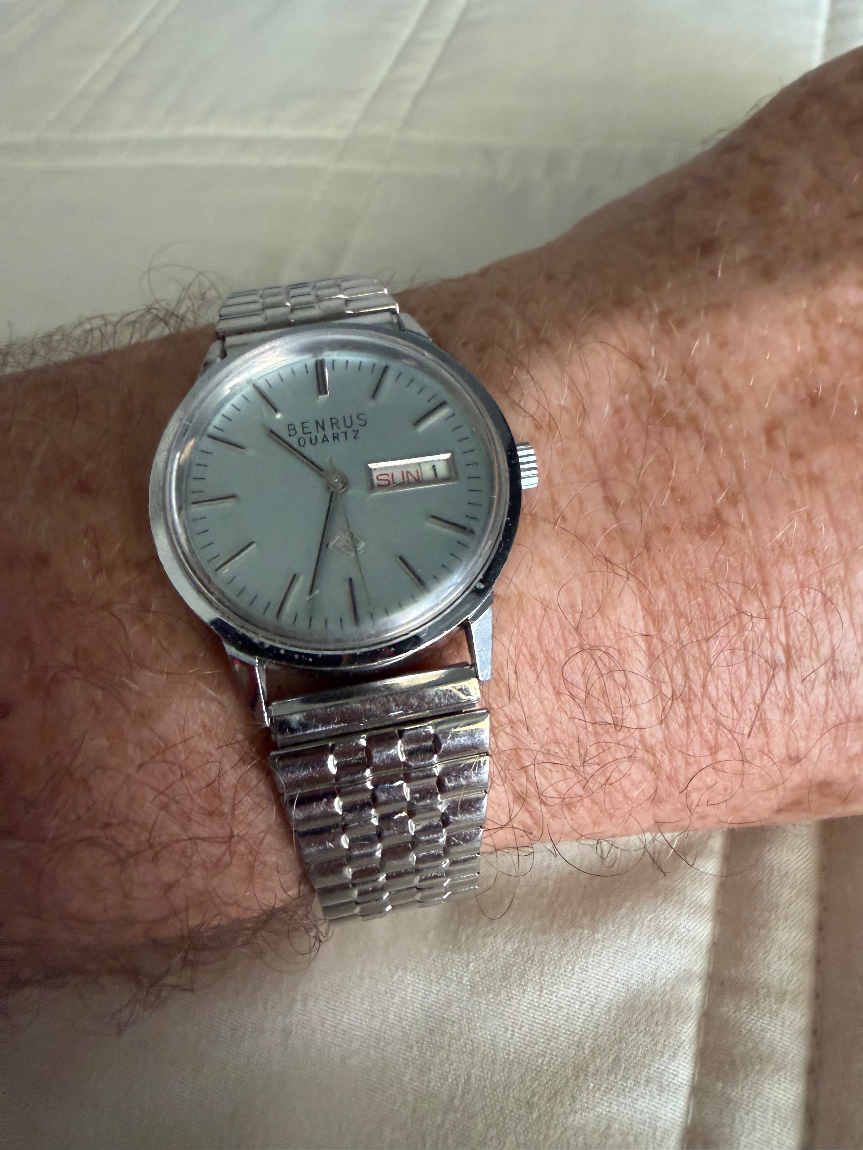 Vintage 1977 Benrus men’s watch runs perfectly