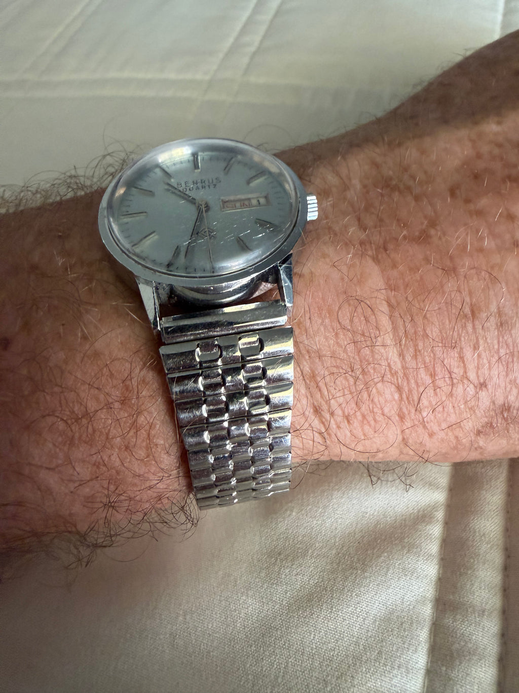 Vintage 1977 Benrus men’s watch runs perfectly