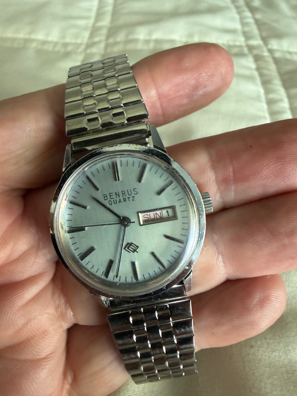 Vintage 1977 Benrus men’s watch runs perfectly