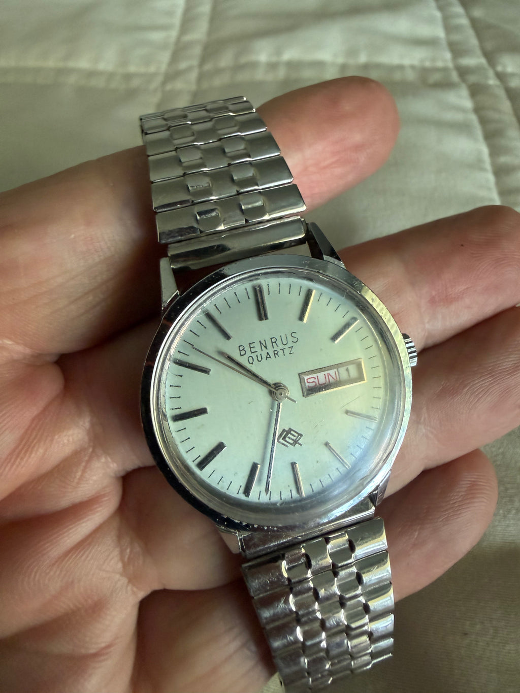 Vintage 1977 Benrus men’s watch runs perfectly