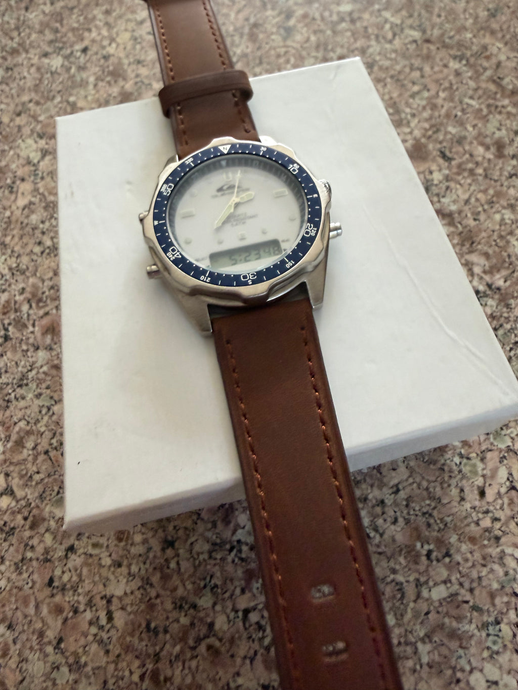 Vintage Quiksilver QS2700 Ana-Digi Quartz Watch White Dial 5ATM Brown Leather Strap new battery