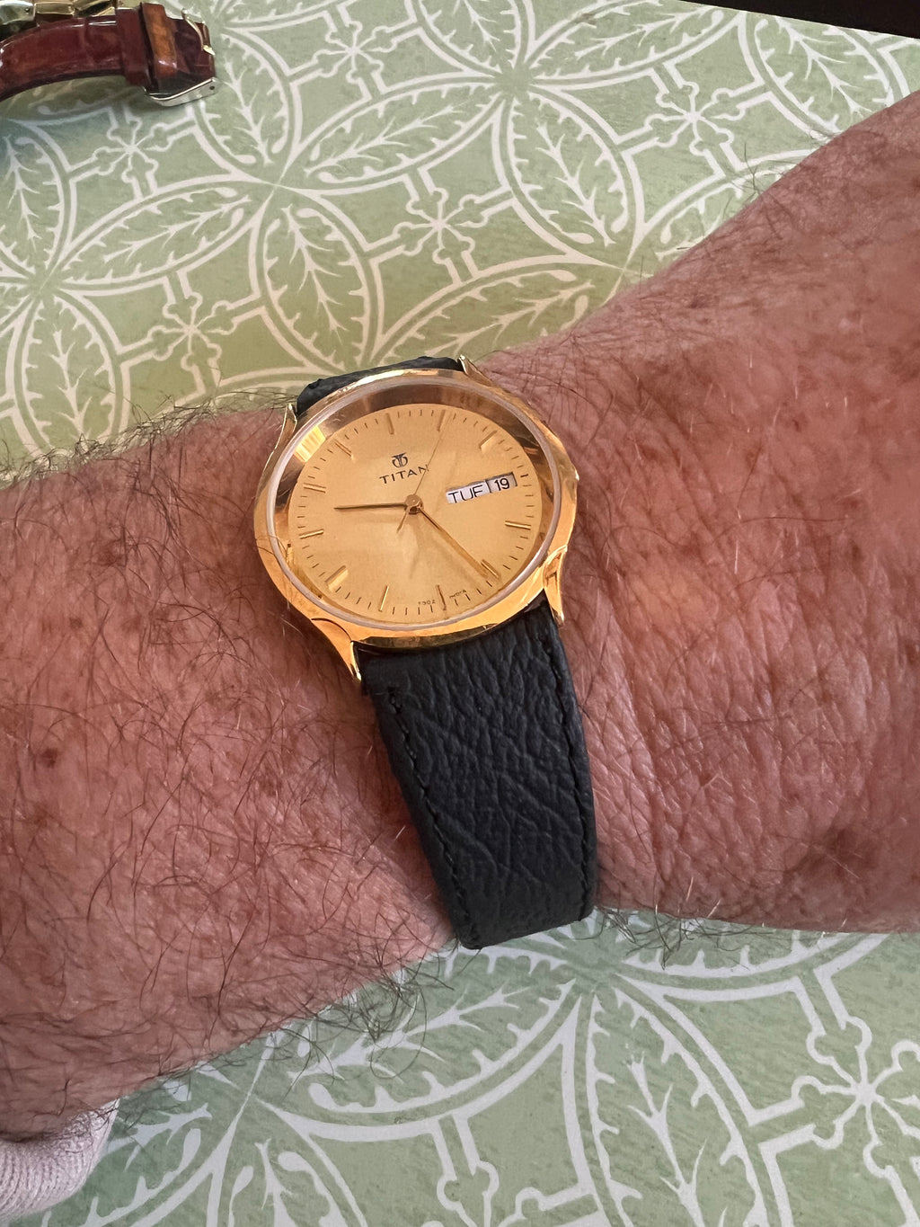Vintage Men’s Titan gold tone slim men’s dress watch
