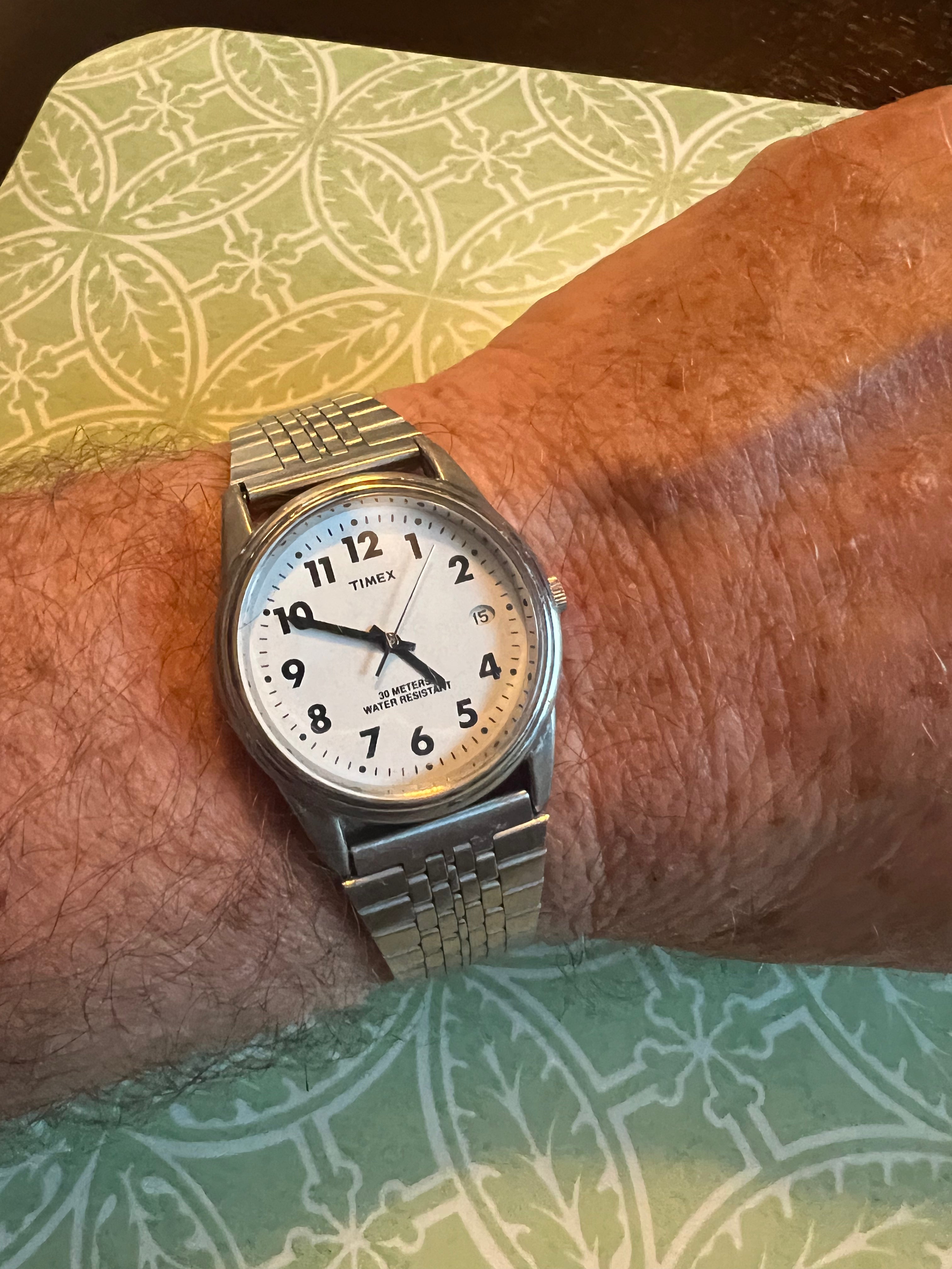 Vintage men’s Timex stainless strap white dial with date new battery