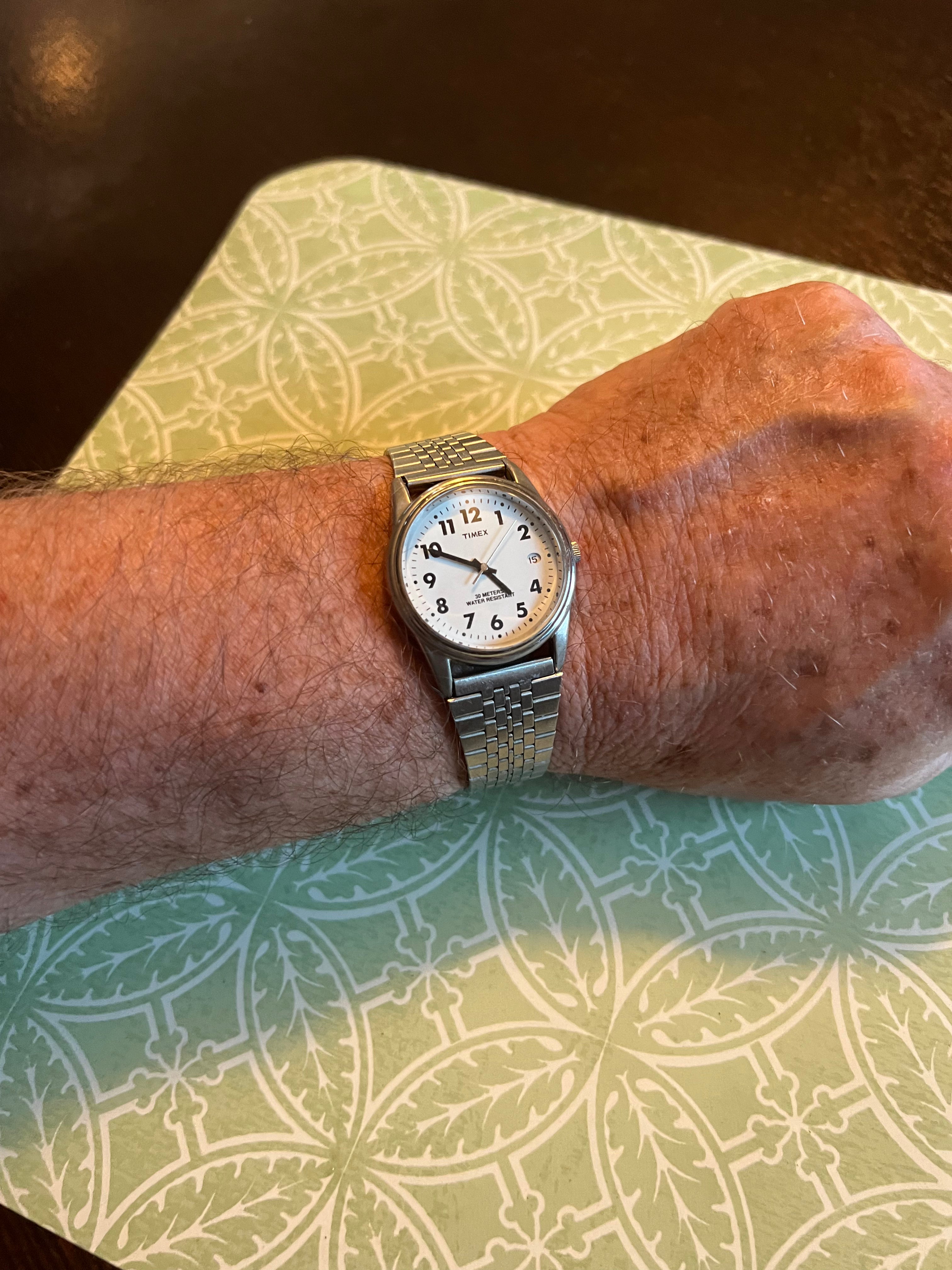 Vintage men’s Timex stainless strap white dial with date new battery