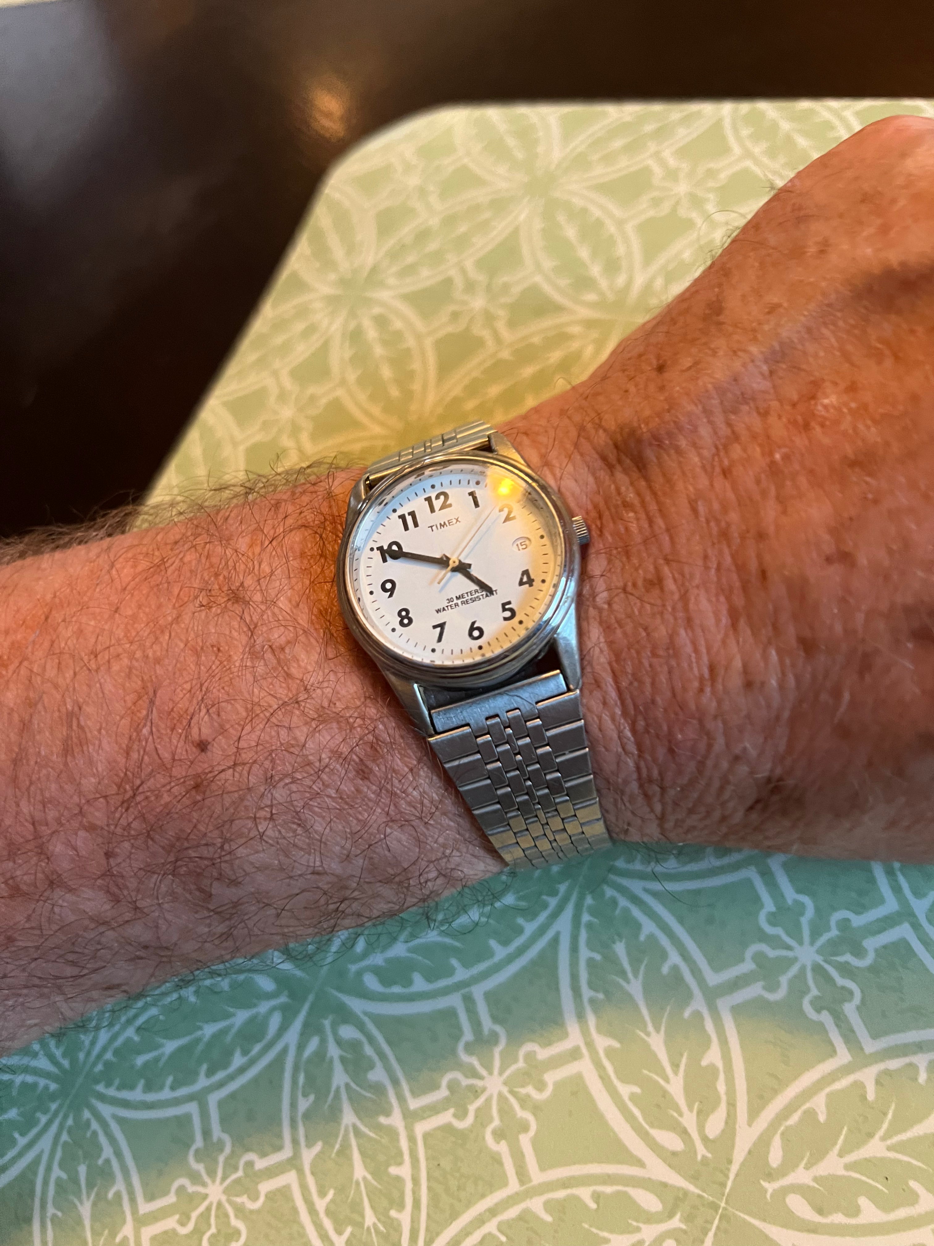 Vintage men’s Timex stainless strap white dial with date new battery