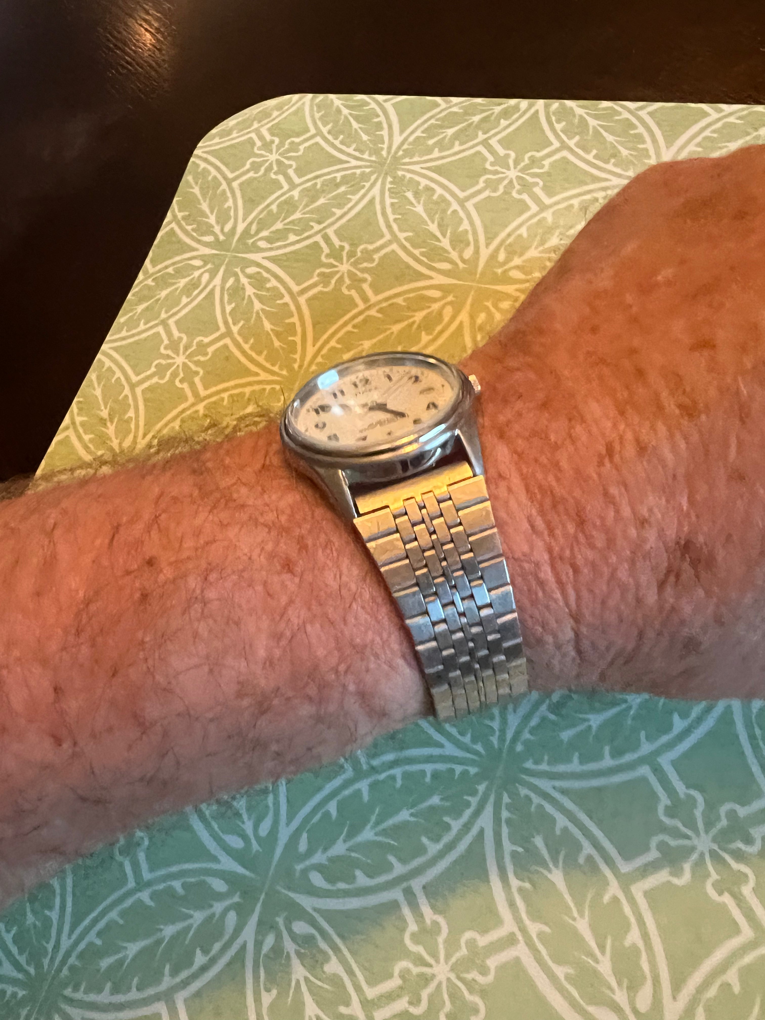 Vintage men’s Timex stainless strap white dial with date new battery