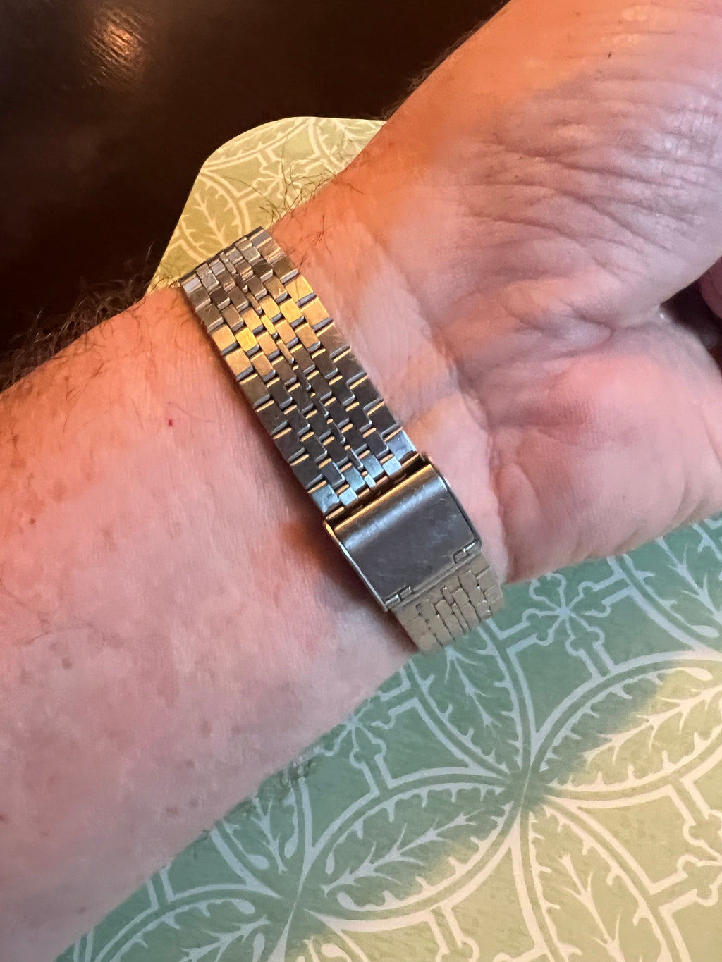 Vintage men’s Timex stainless strap white dial with date new battery