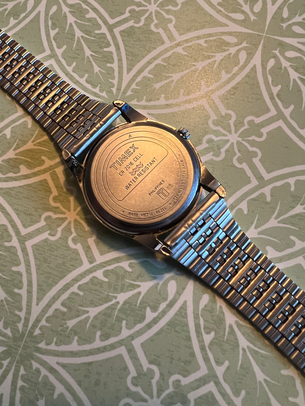 Vintage men’s Timex stainless strap white dial with date new battery